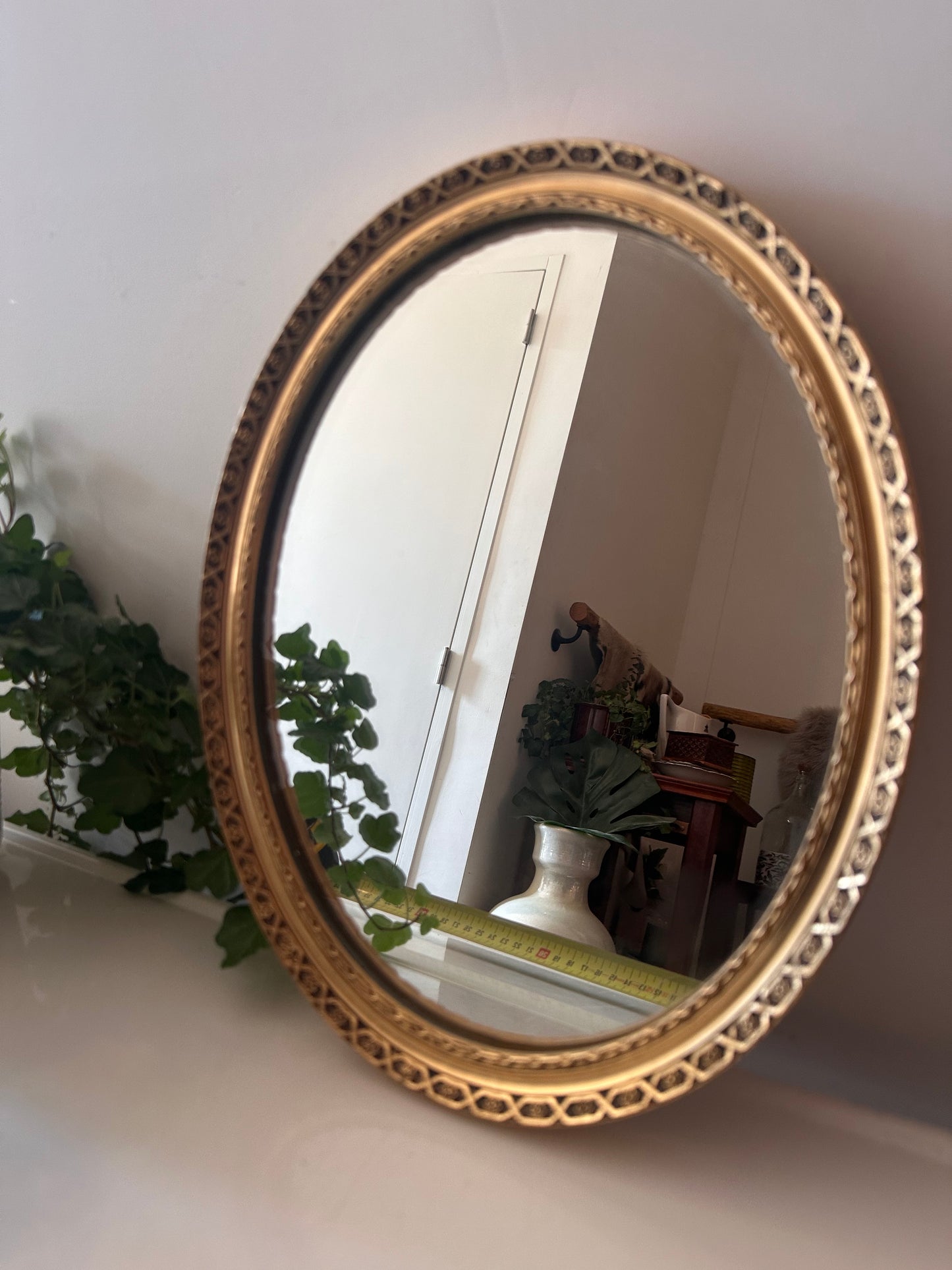 Goudkleurige ovale spiegel