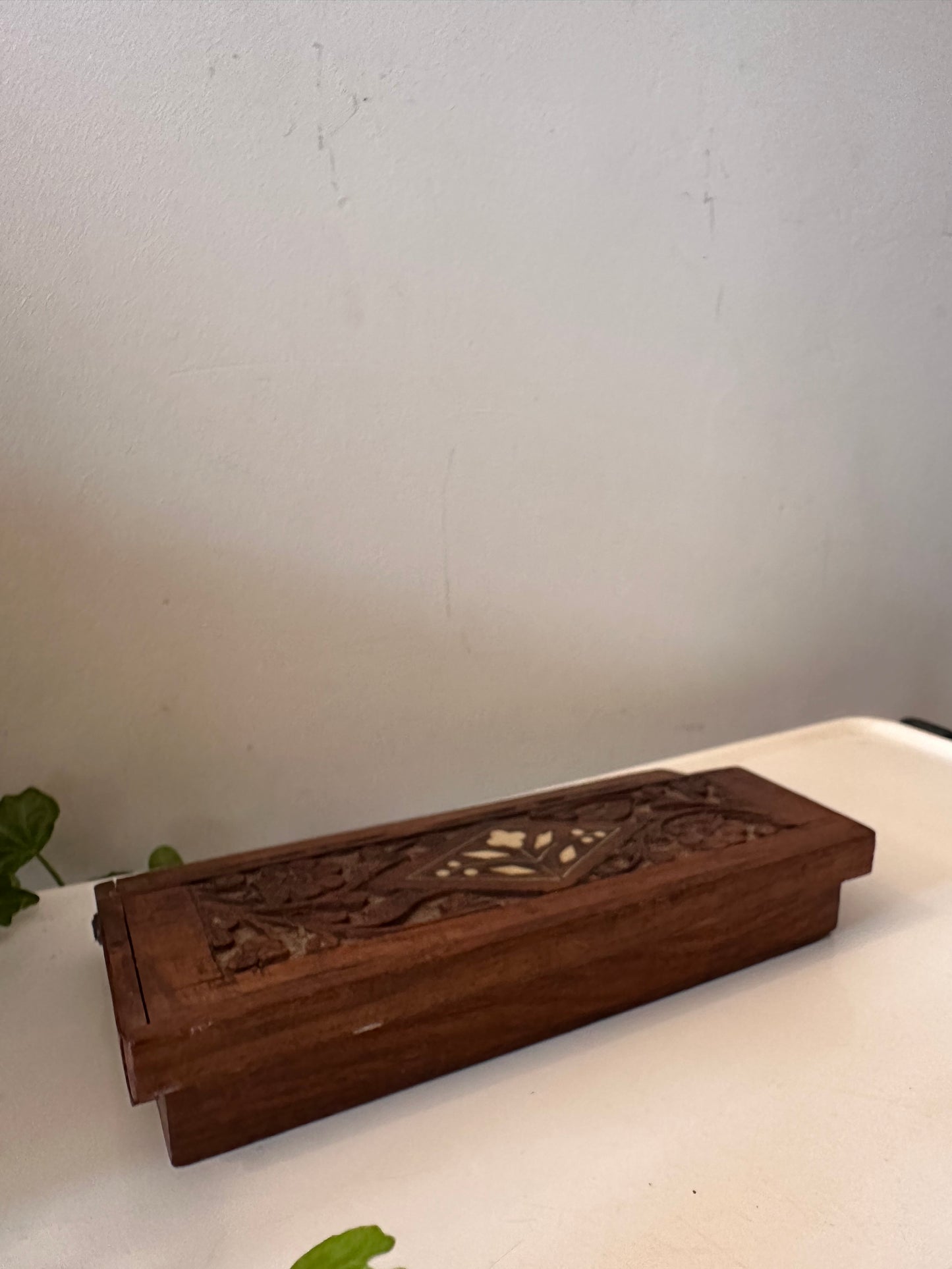 Handgemaakt houten Pennenbakje met inleg been motief