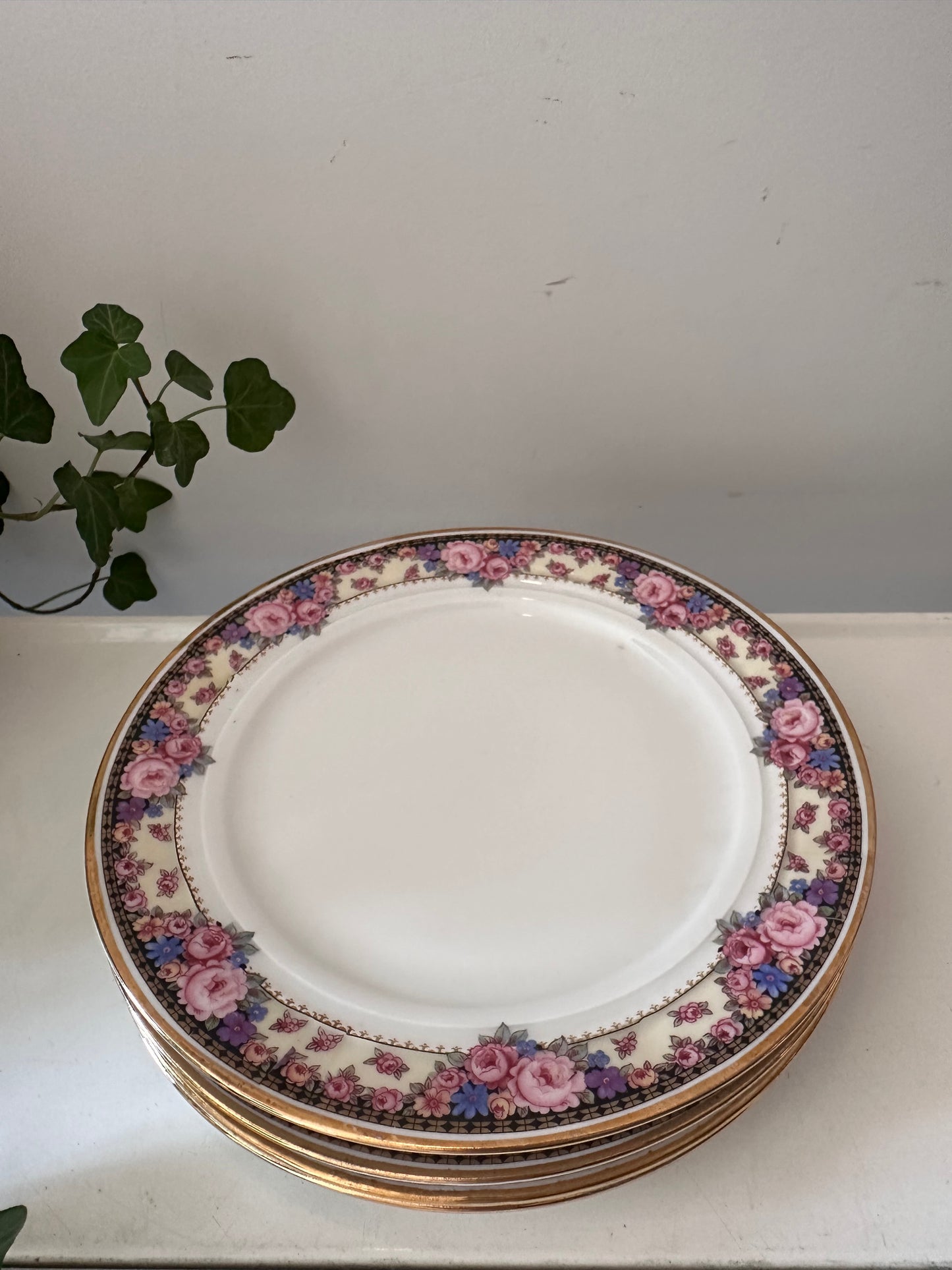 Set van 4 porseleinen gebaksbordjes