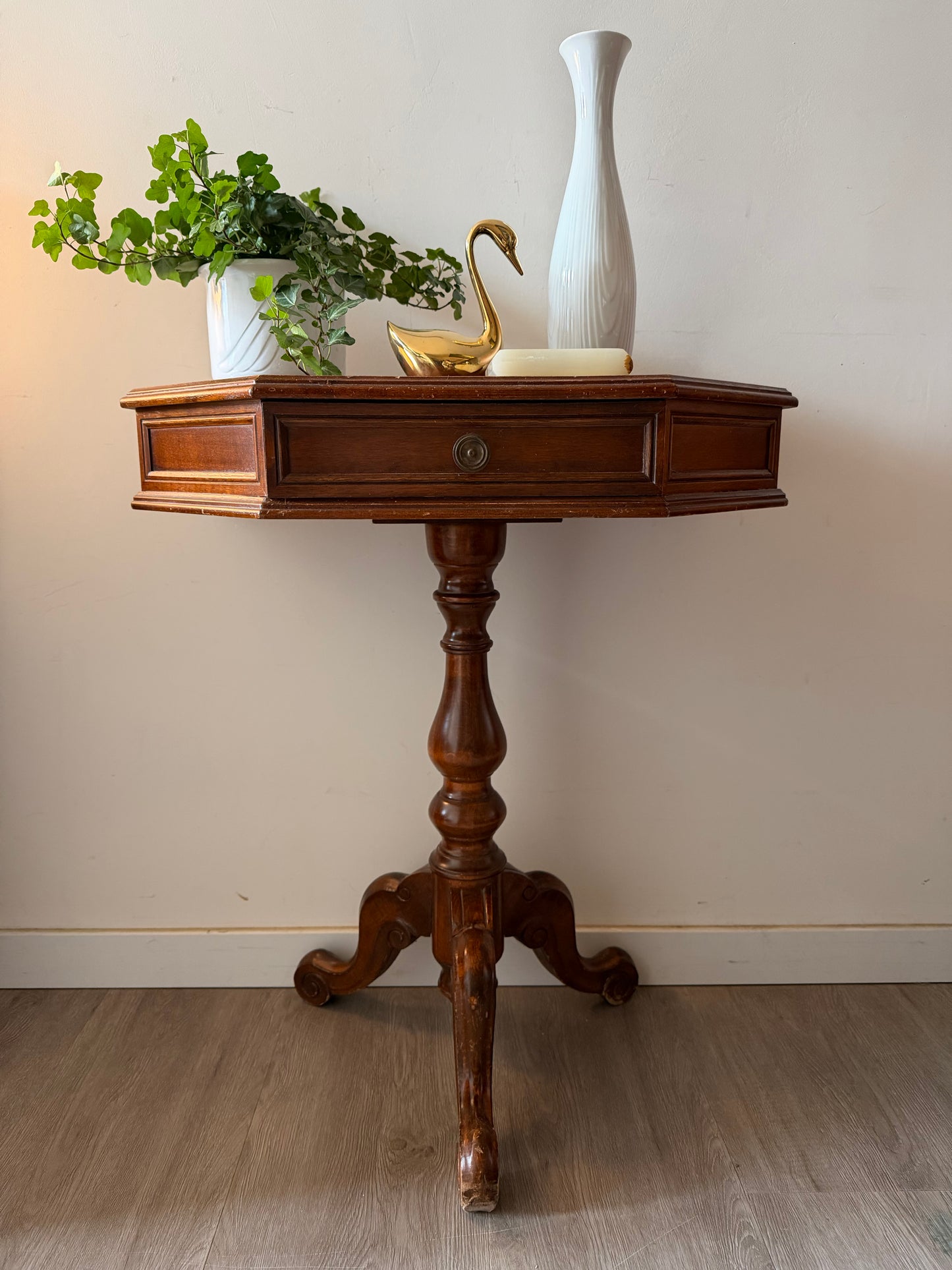 Vintage klassiek hal tafeltje bijzettafeltje