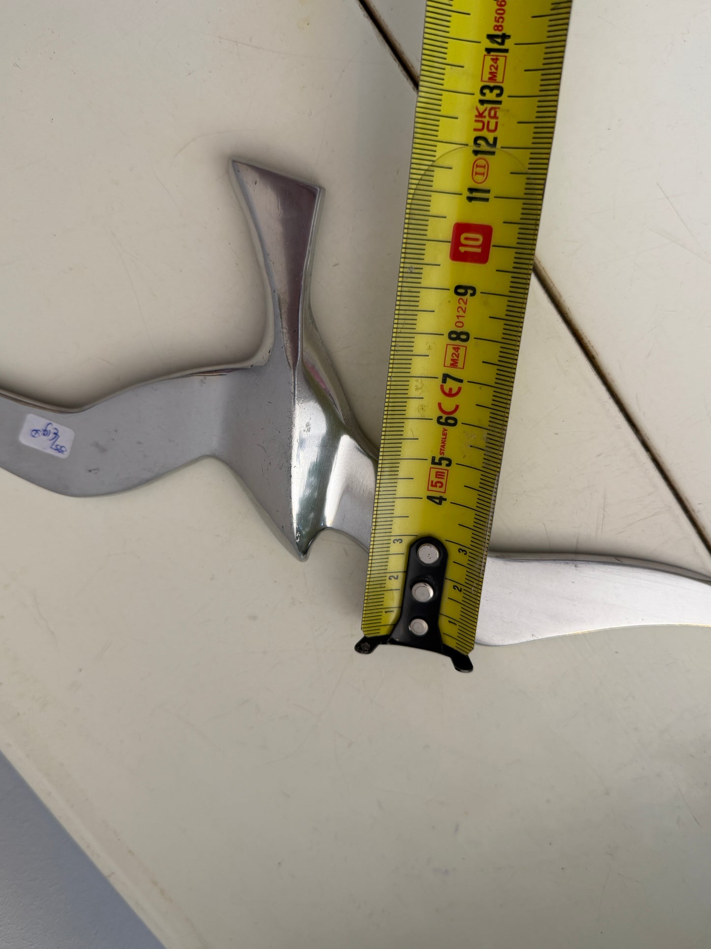 Lichtmetalen zwaluw voor aan de wand