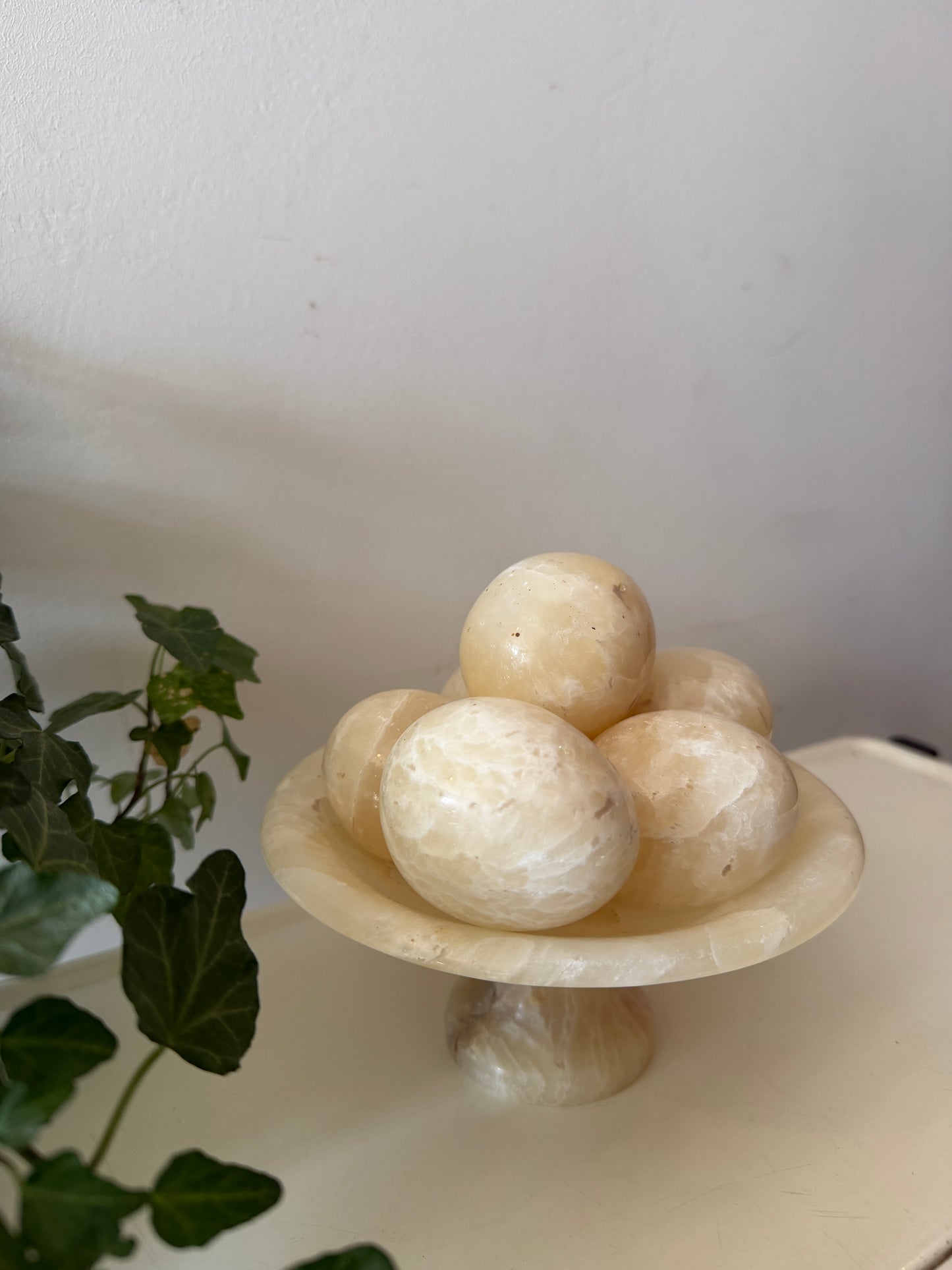 Italiaans albast schaal met 6 bollen