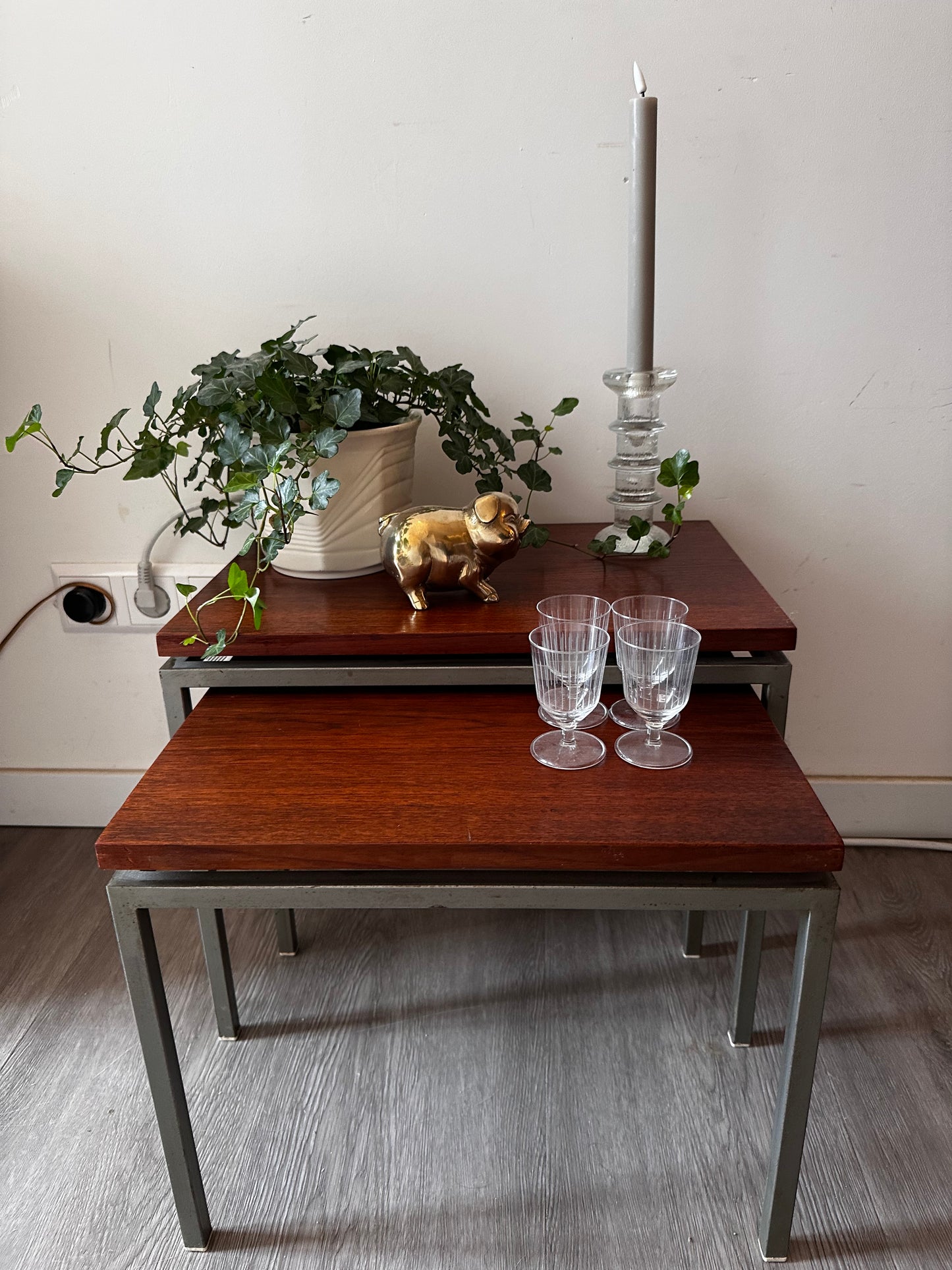 Set van 2 vintage nesting tables Mimi set