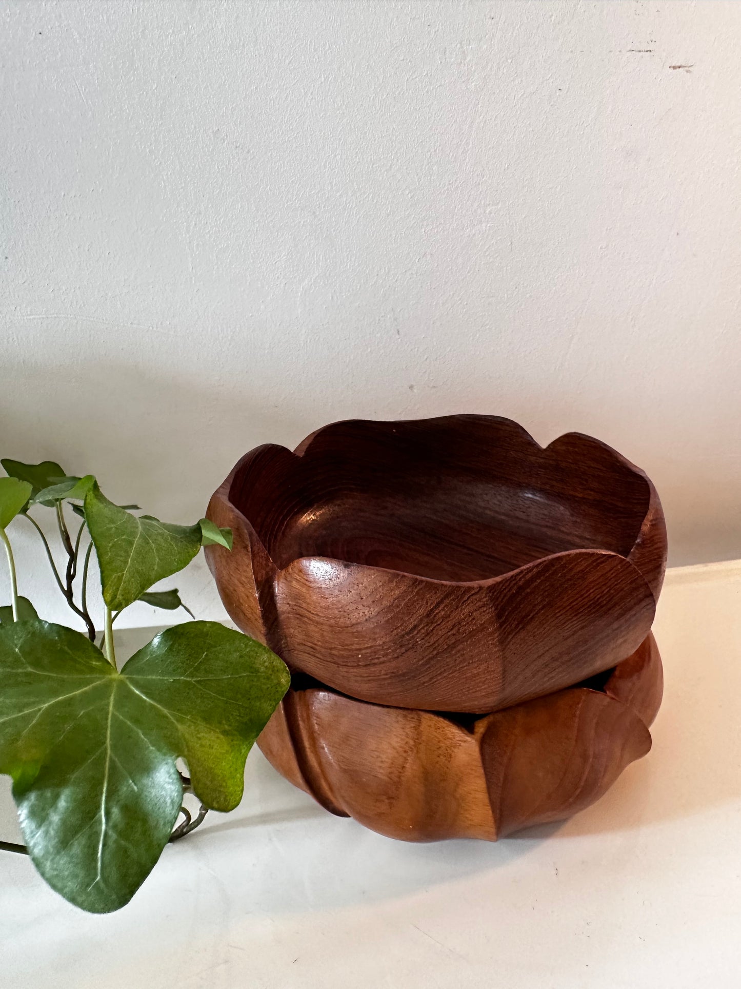 2 teakhouten vintage schalen Mid century