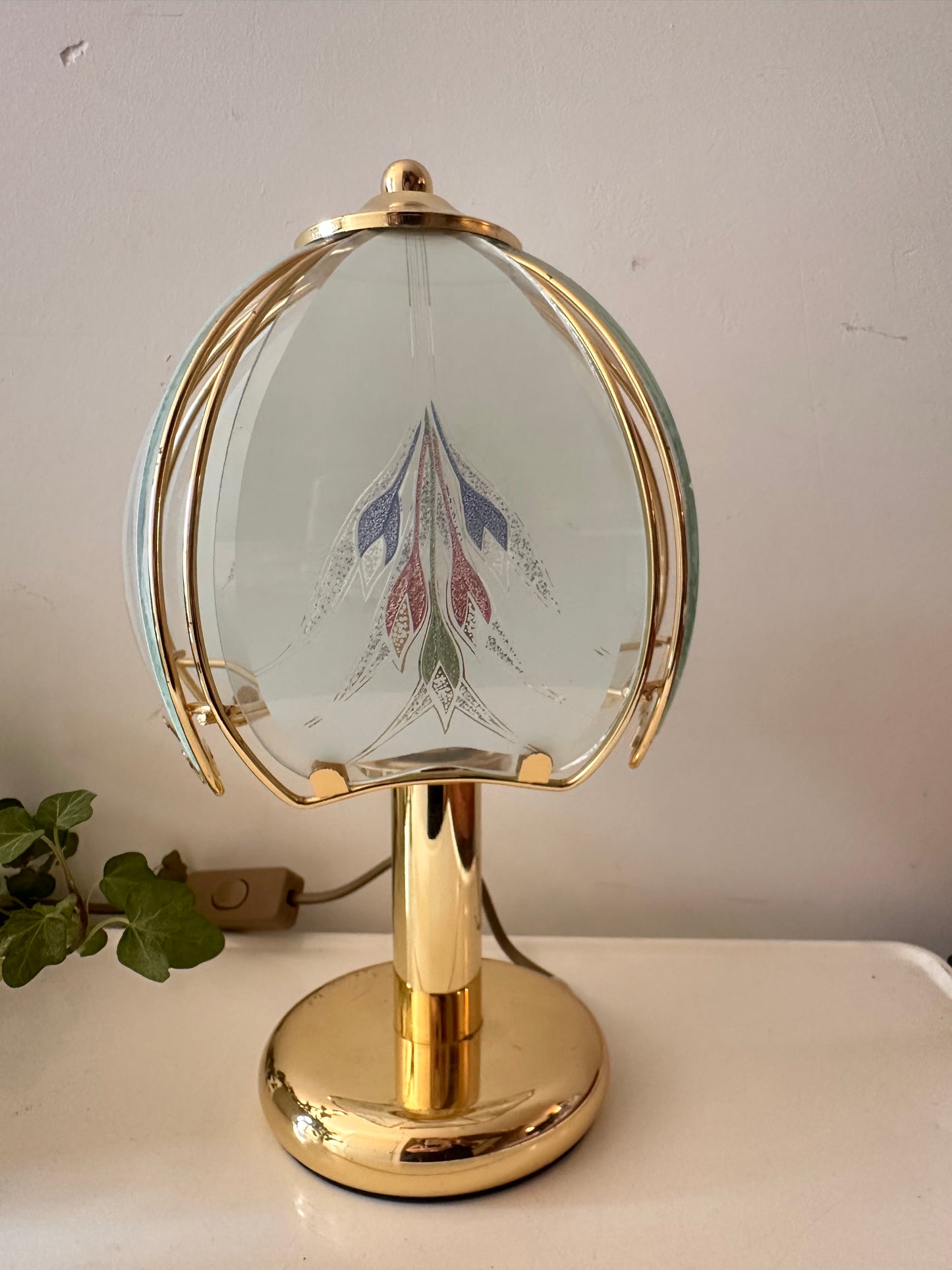 Tafellamp met glas en messing look