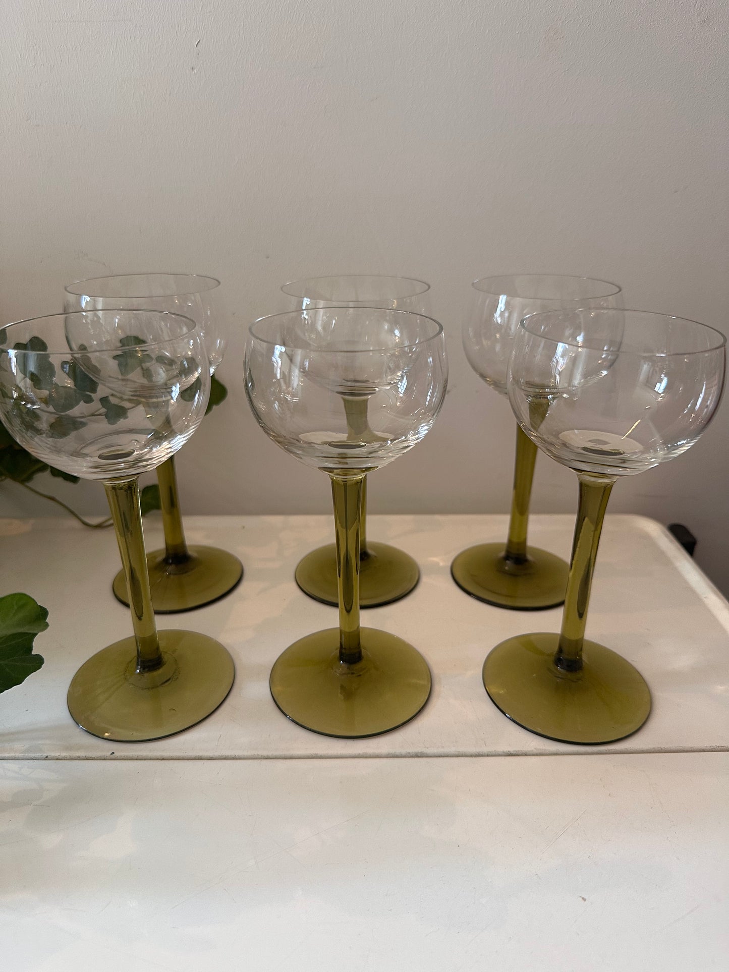 Set van 6 Jaren 70 wijnglazen op groene steel