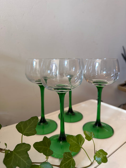 Set van 4 wijnglazen op groene voet
