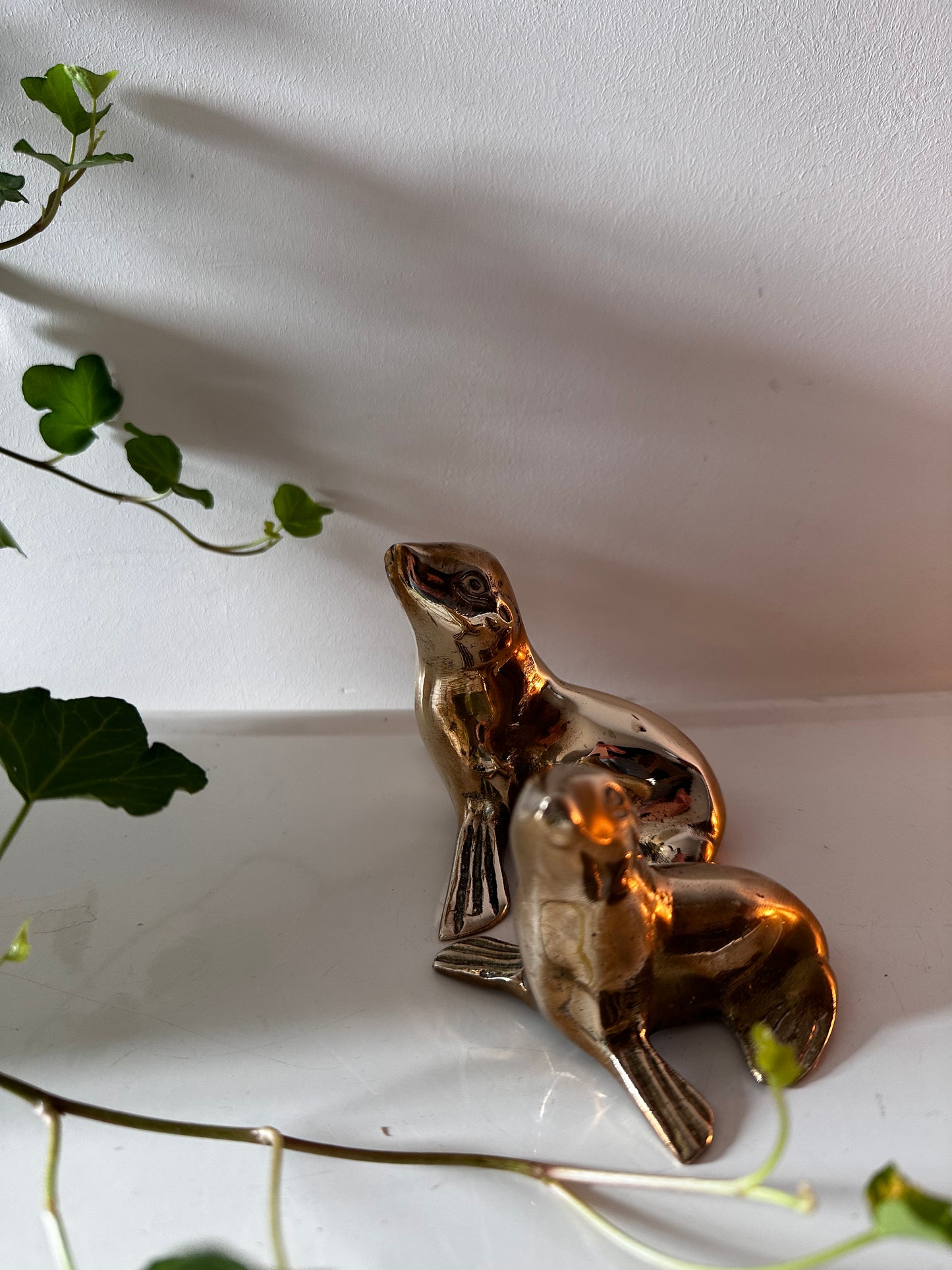 Messing set van twee zeehondjes