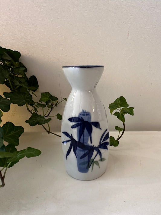 Porseleinen sake flesje