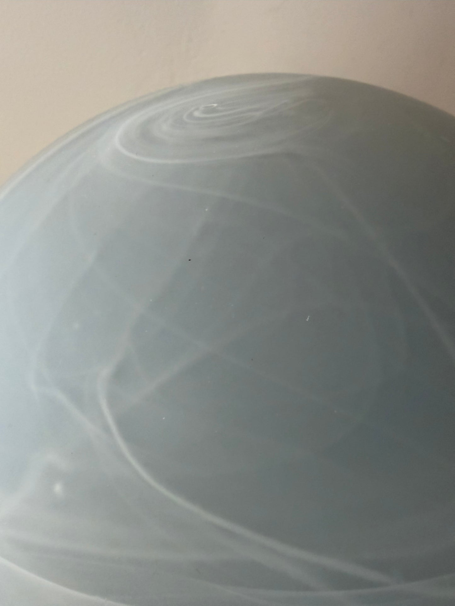 Touchlamp met melkglazen kap