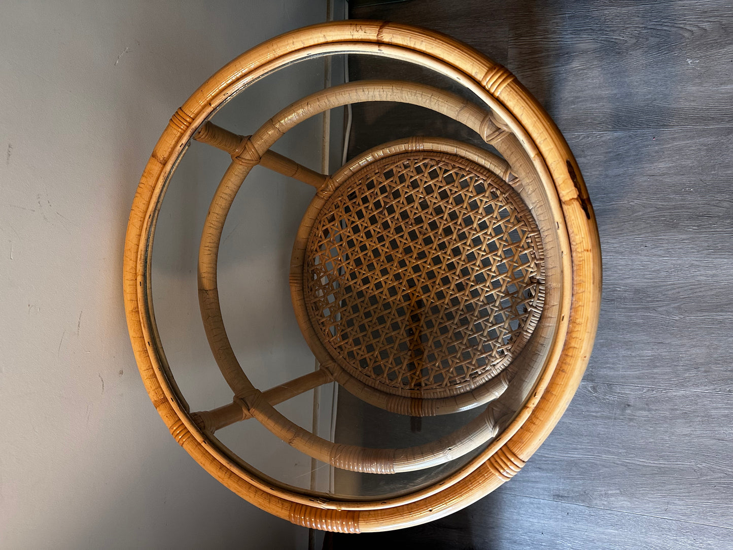 Rotan vintage rond bijzettafeltje
