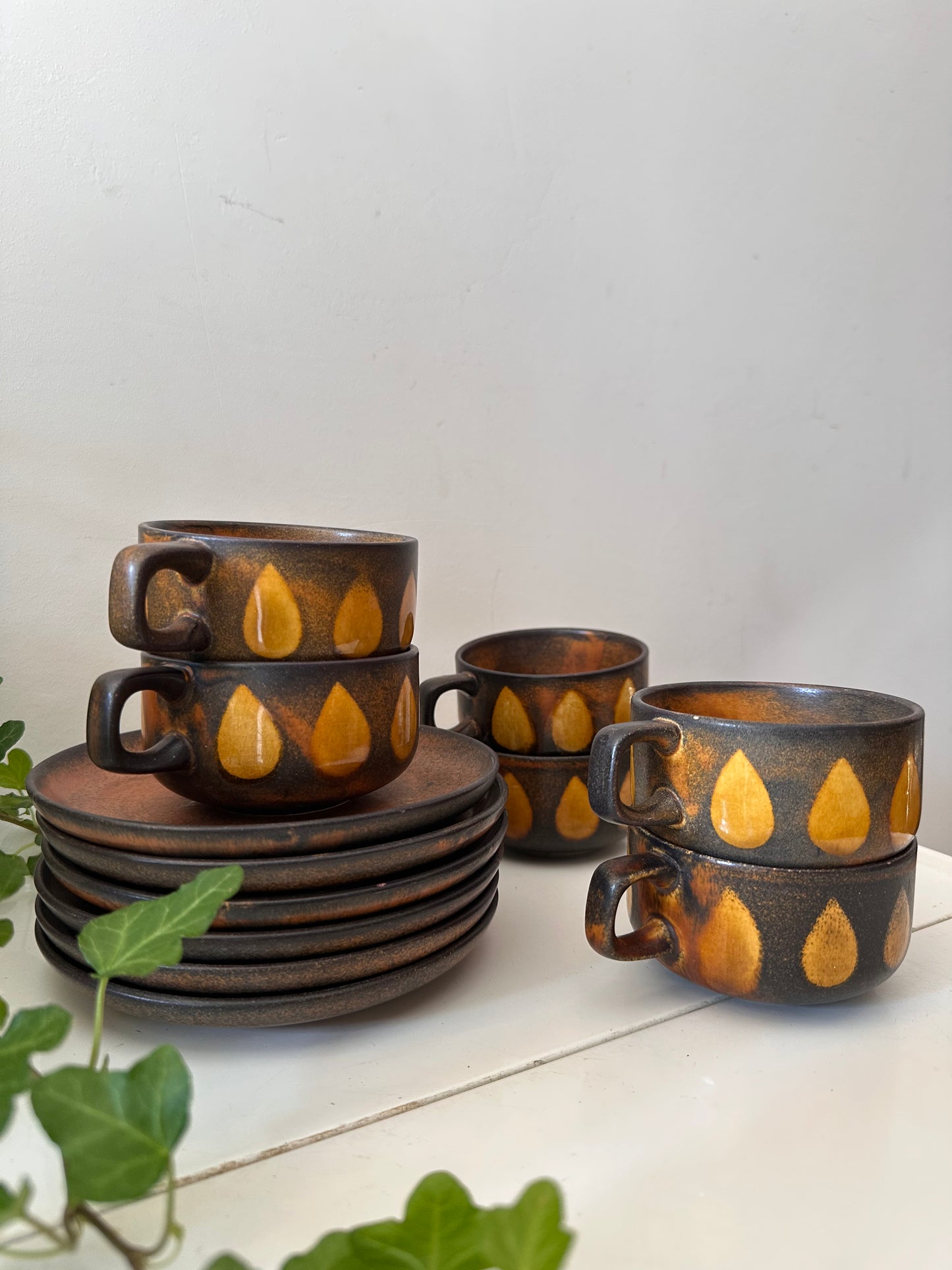 Set van 6 kop en schotels jaren 70