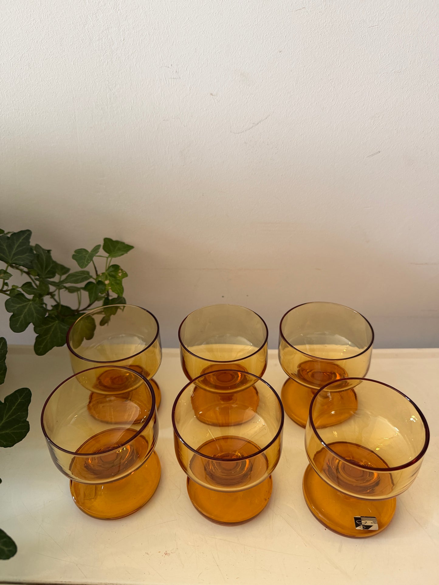 Set van 6 Italiaanse coupe glazen amber