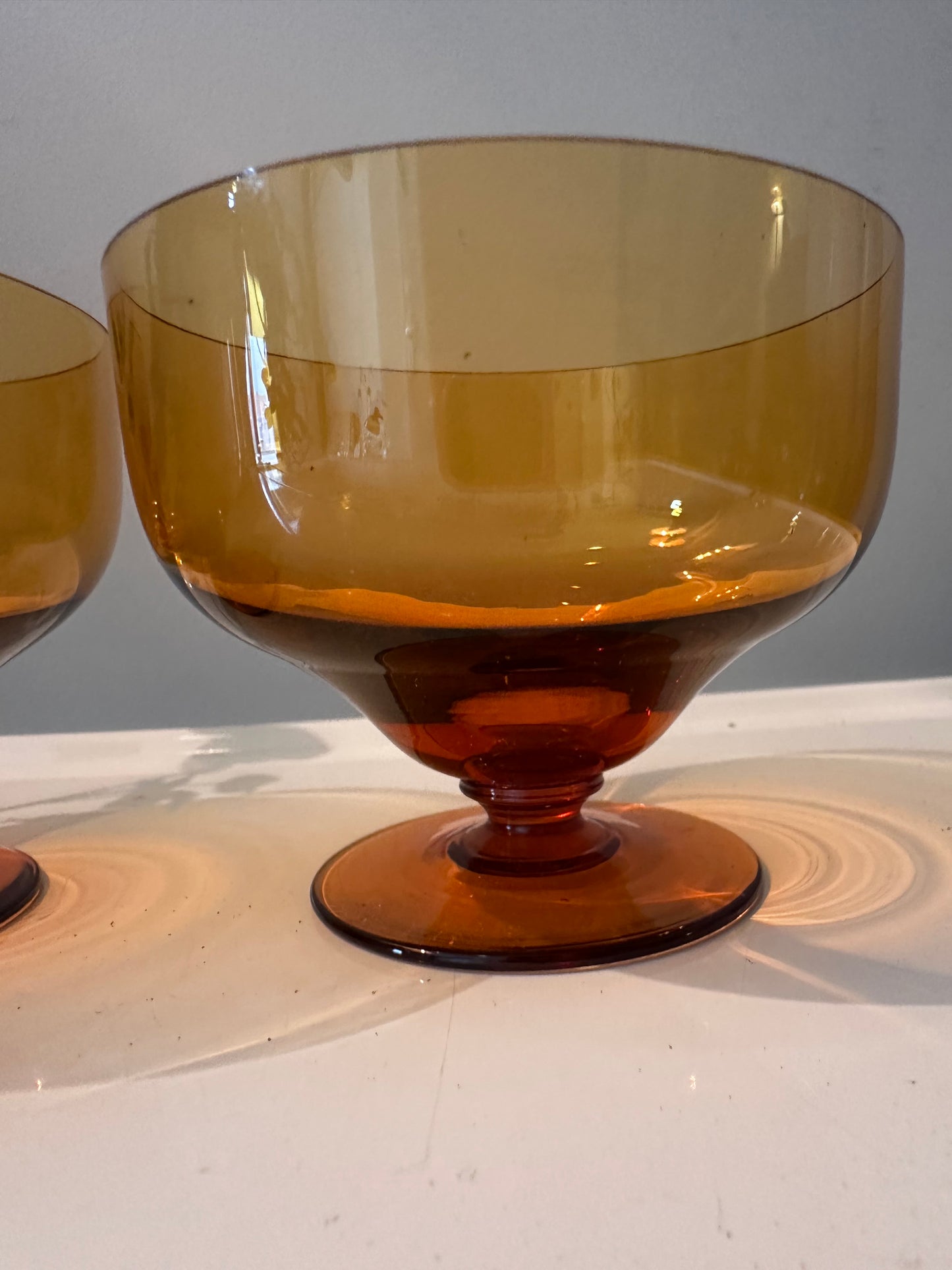 Amberkleurige Leerdam glaasjes