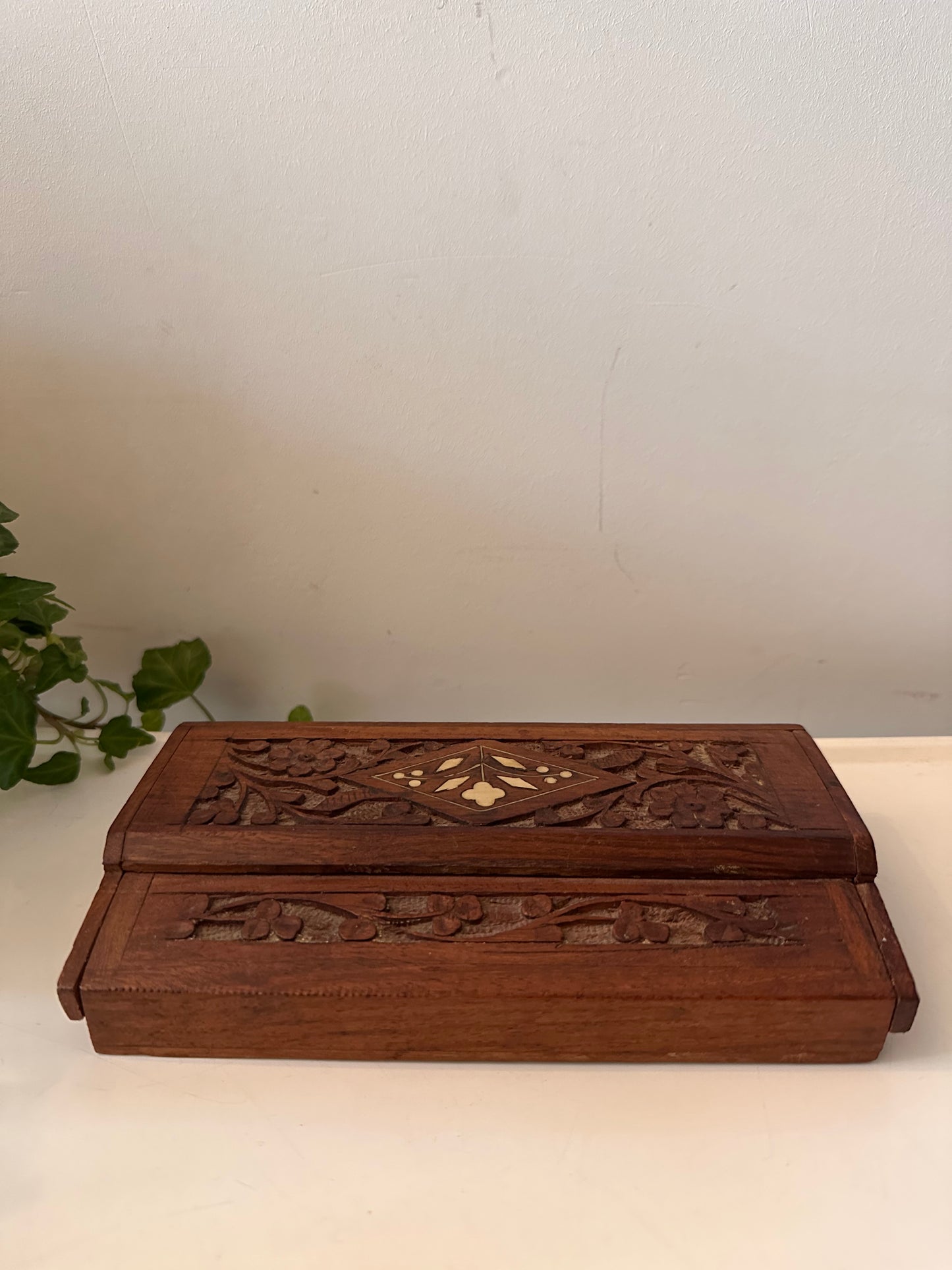 Handgemaakt houten Pennenbakje met inleg been motief