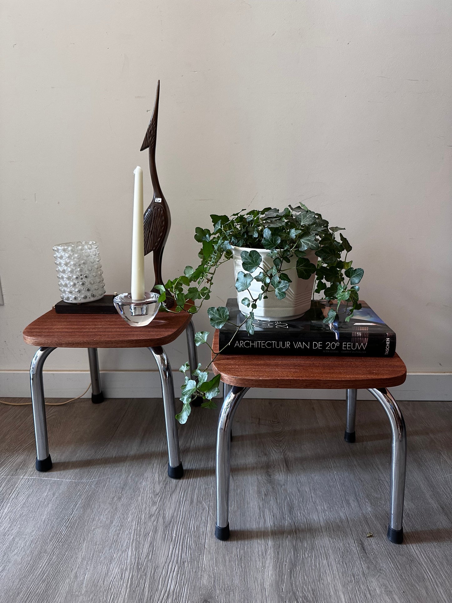 Set van twee jaren 70 bijzettafels