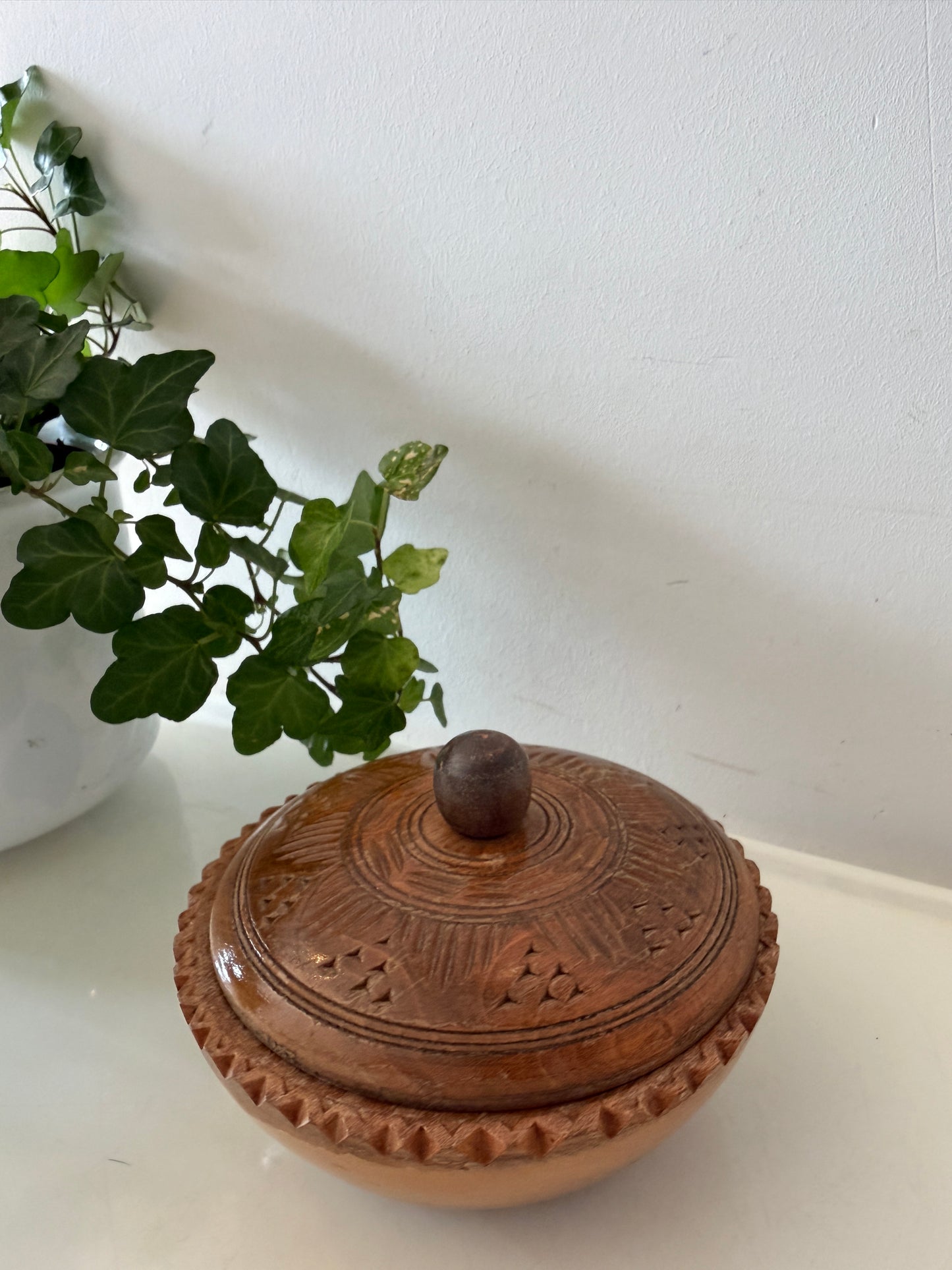 Rond houten bewaardoosje