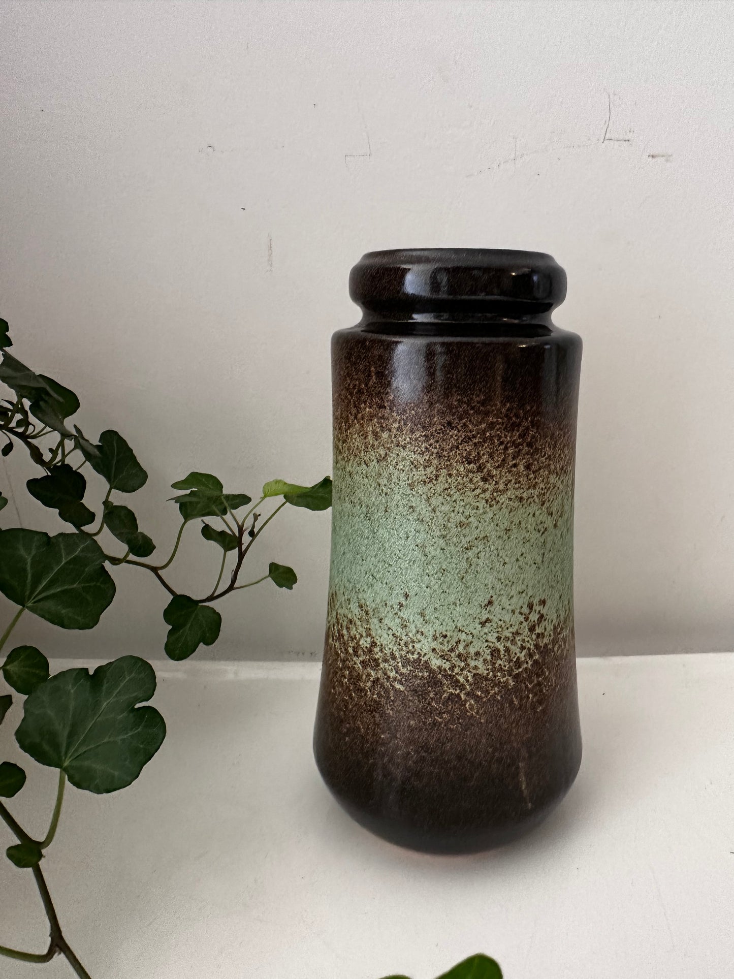 West Germany vaas gemerkt onder