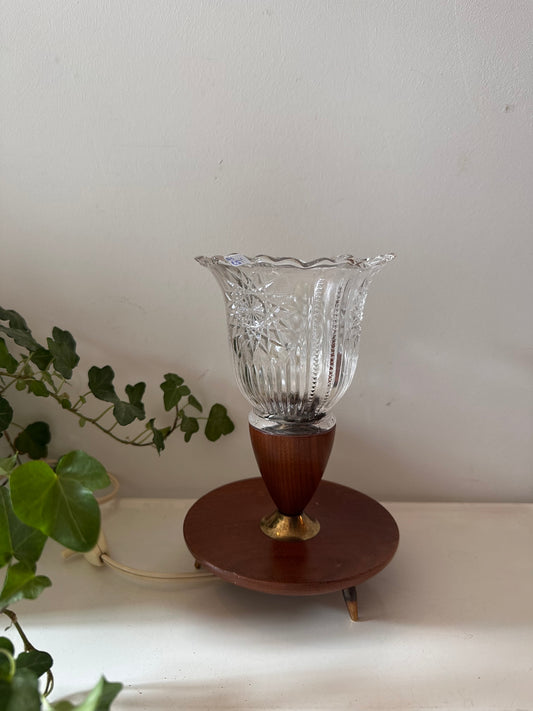 Tafellampje van hout en glas