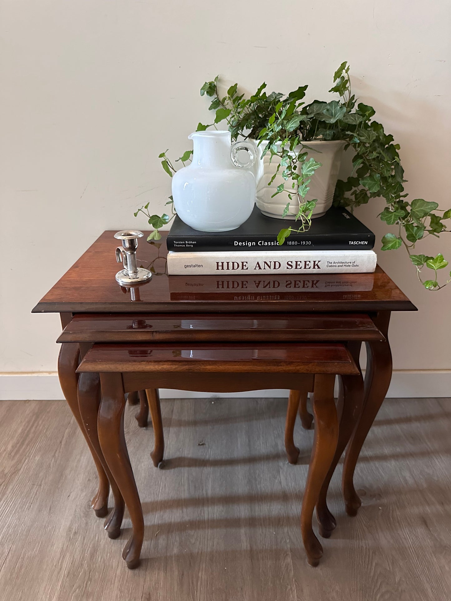 Nesting tables set van 3