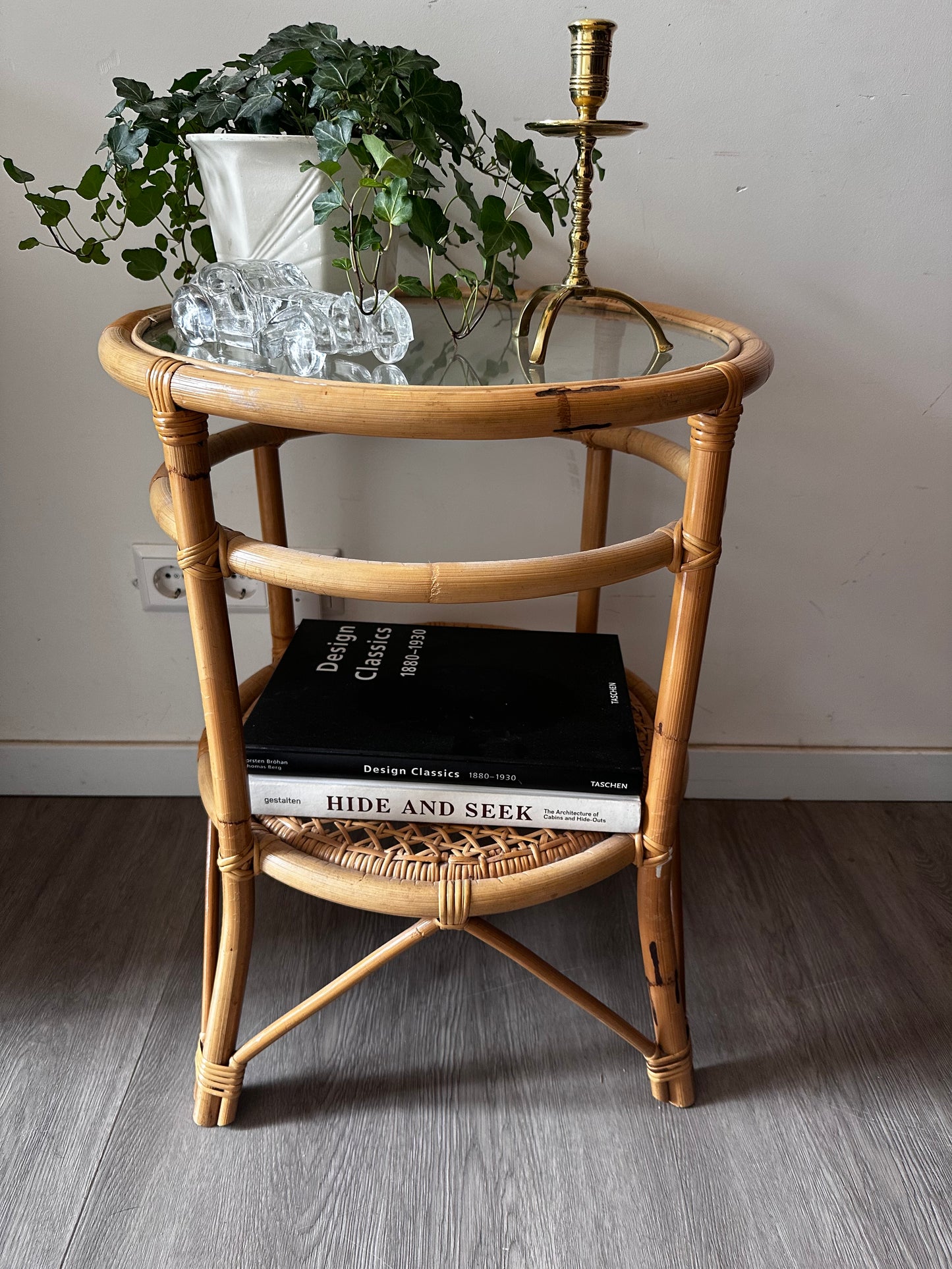 Rotan vintage rond bijzettafeltje