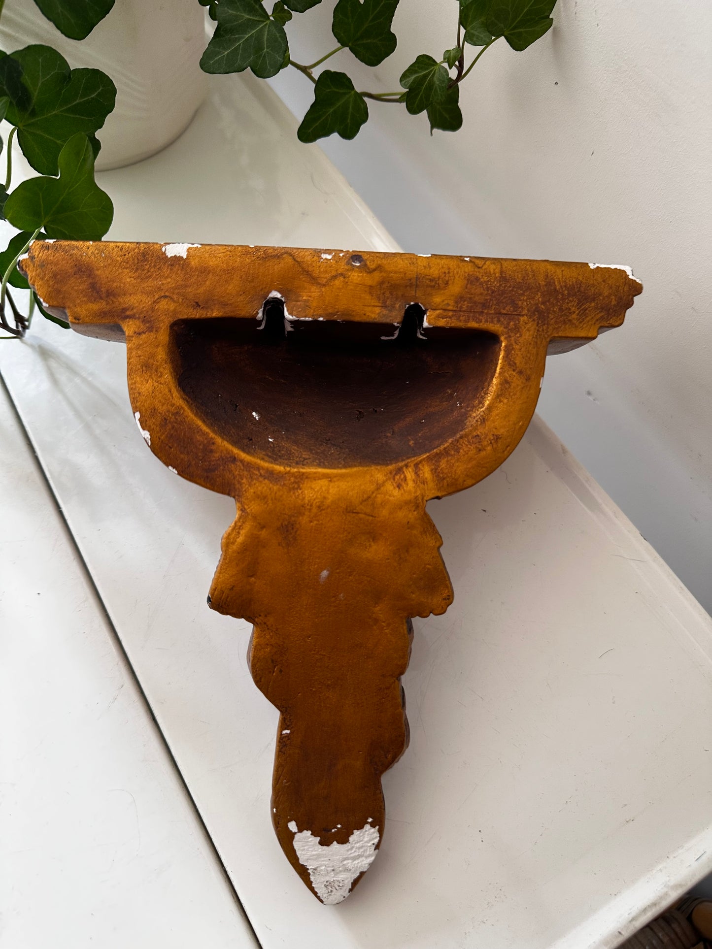 Goudkleurige wandconsole