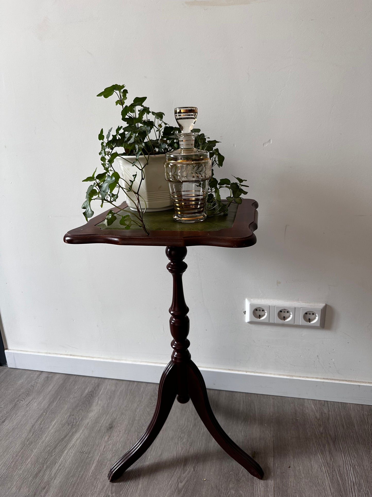 Vintage wijntafeltje