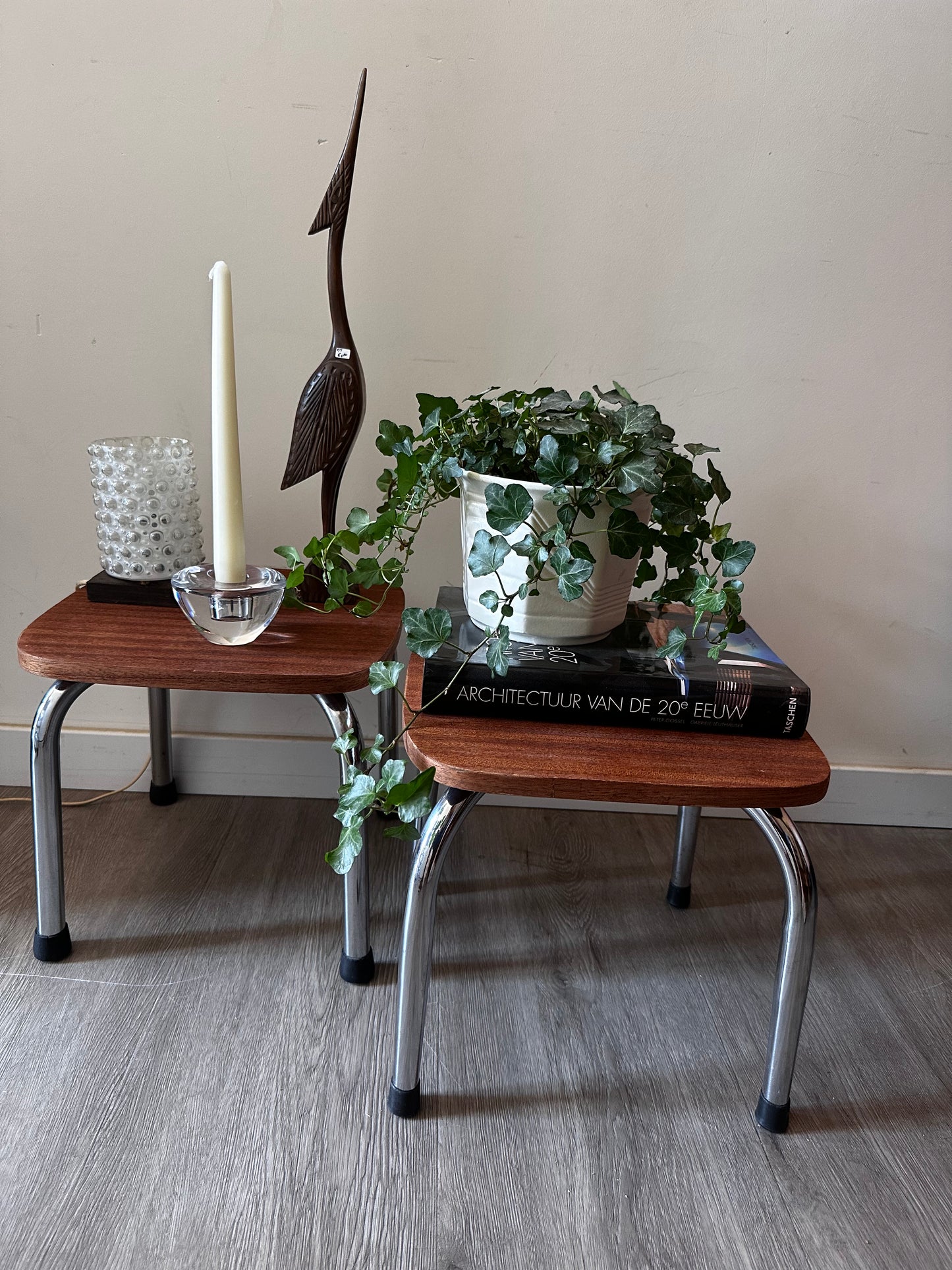 Set van twee jaren 70 bijzettafels