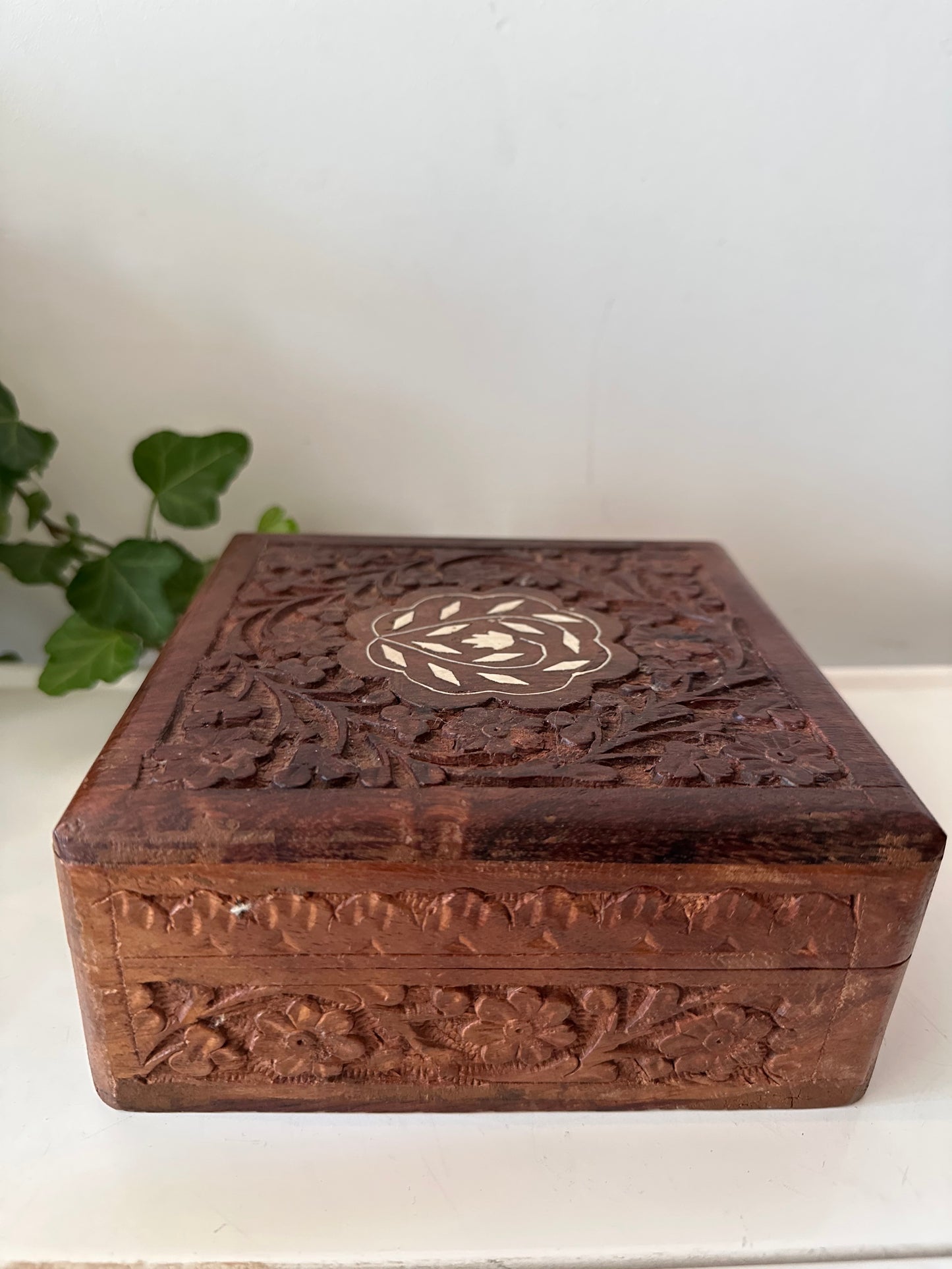 Houten bewaardoosje met been inleg