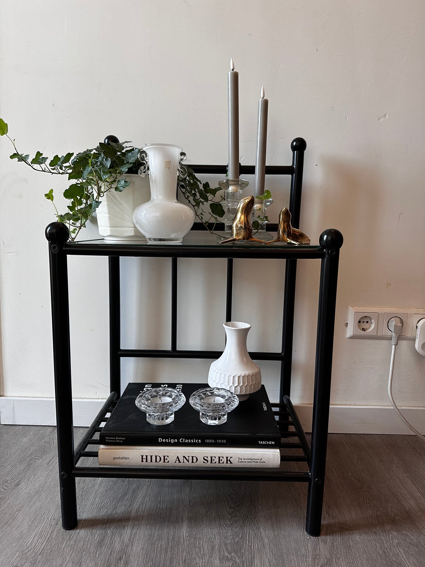 Nachtkastje bijzettafeltje vintage