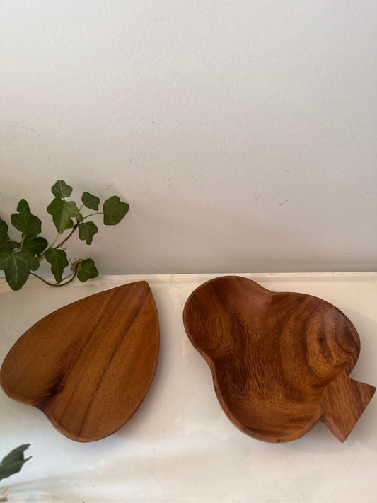 Set van twee houten schaaltjes
