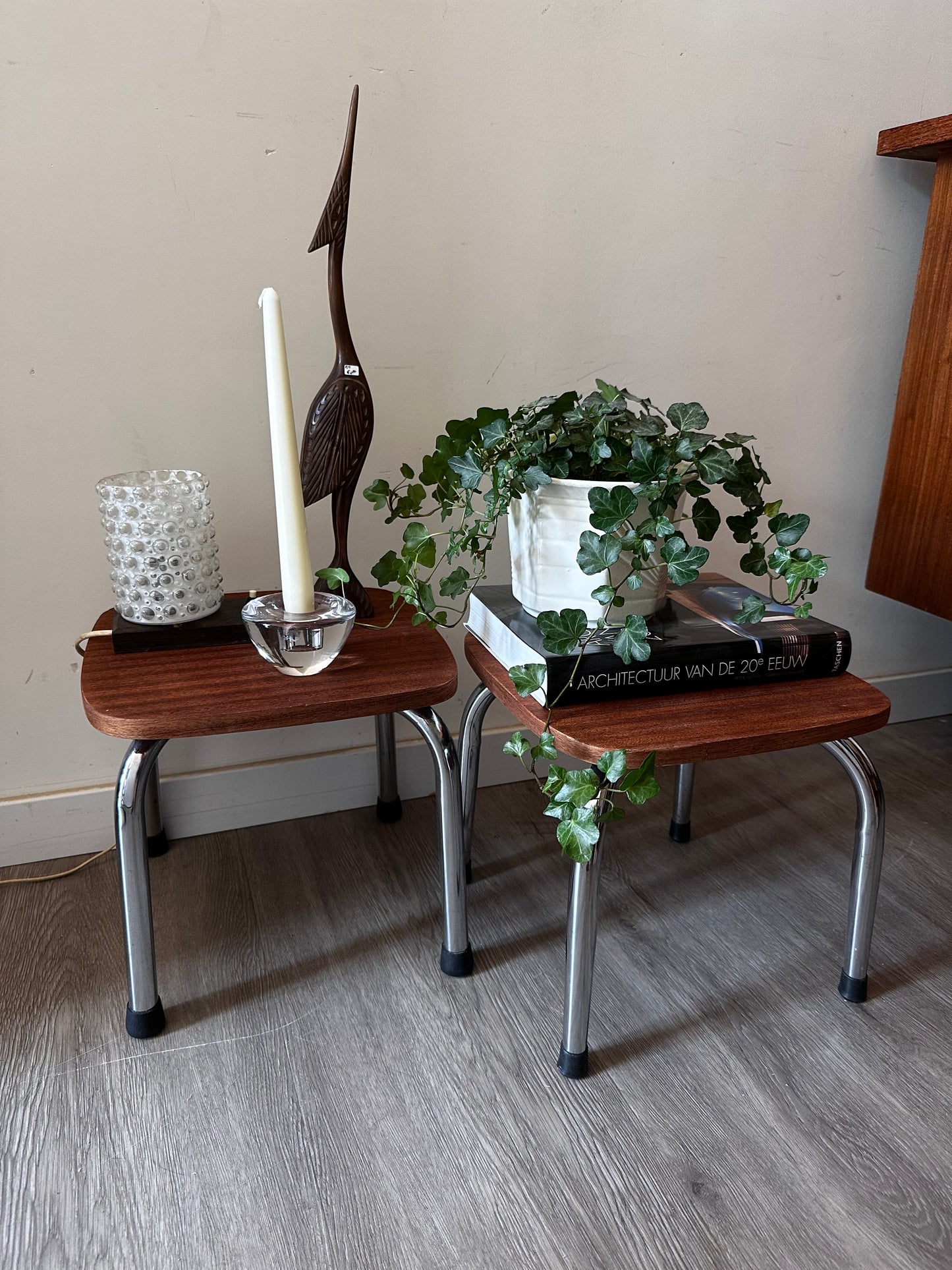 Set van twee jaren 70 bijzettafels