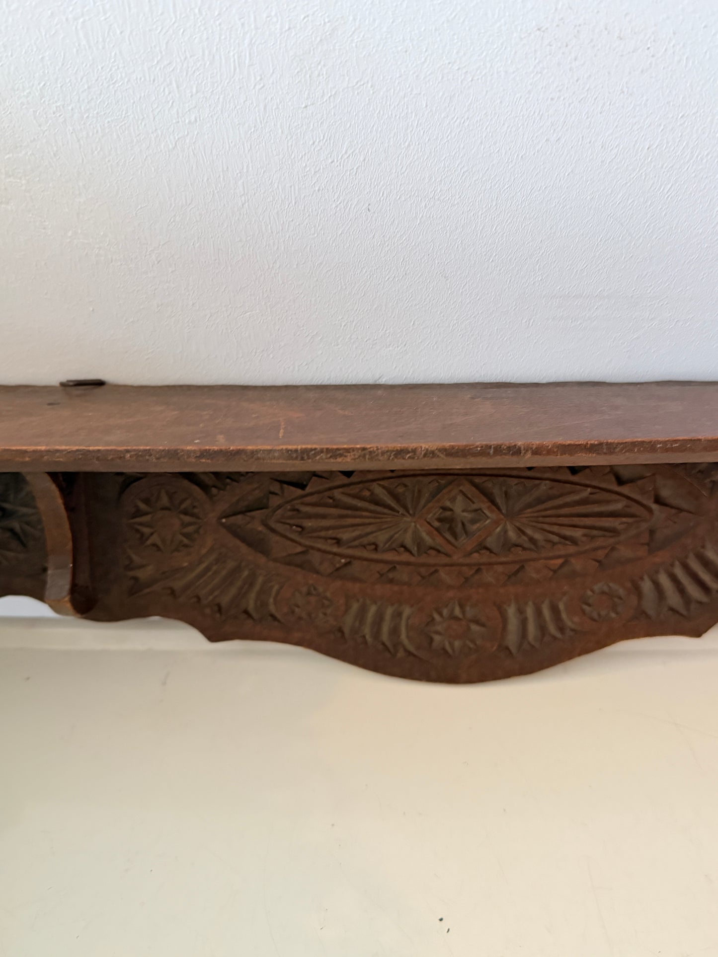 Houten wandplankje