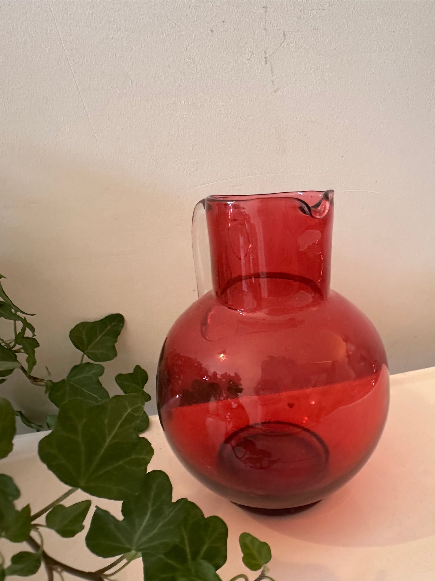 Cerise roze karaf Scandinavisch design