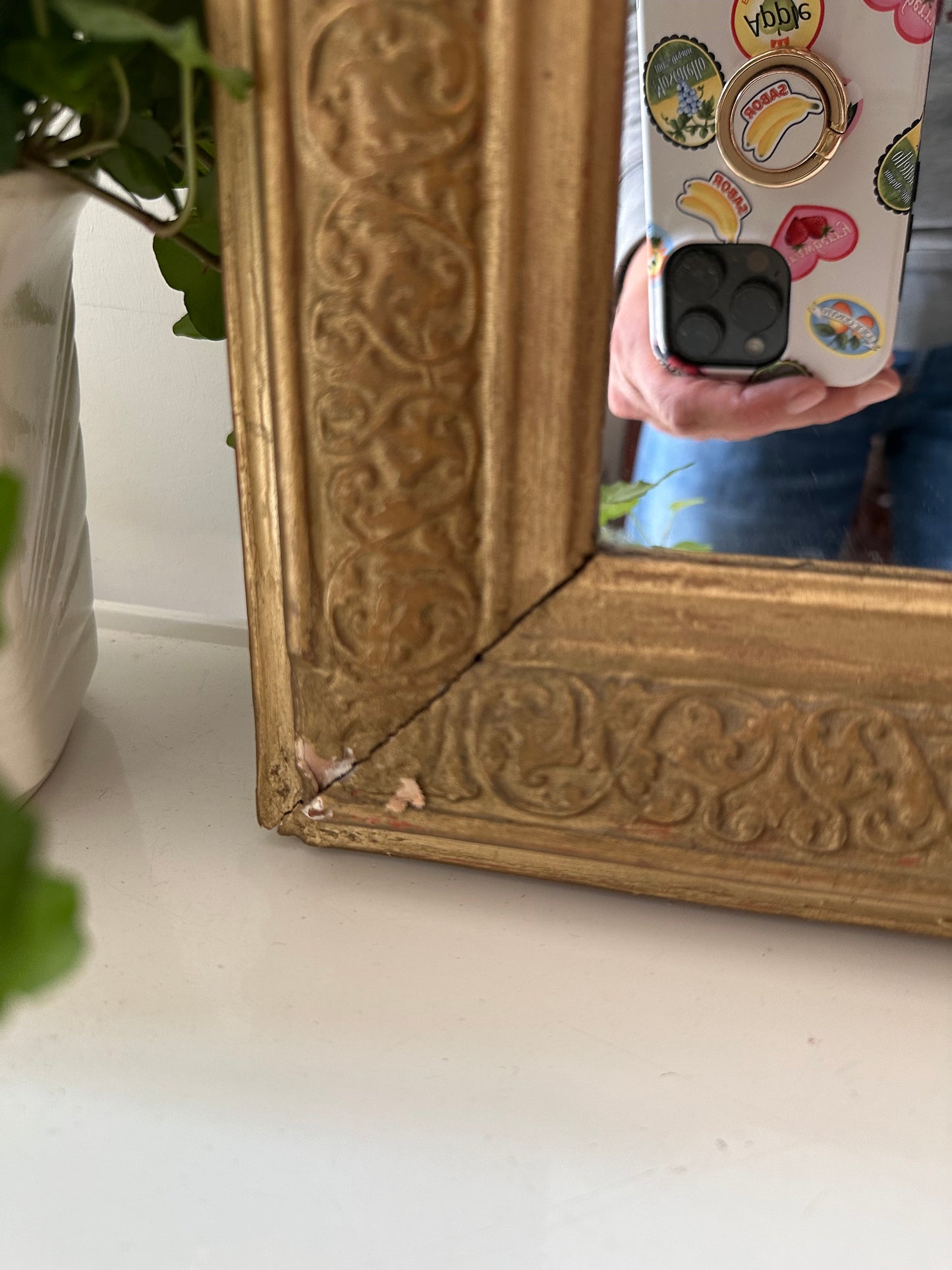 Hoge goudkleurige spiegel