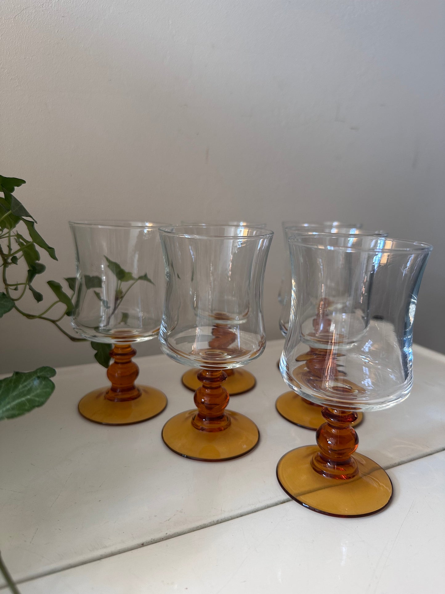 Set van 6 amberkleurige wijnglazen