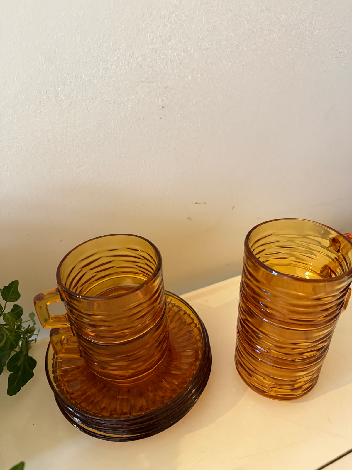 Set van 5 amberkleurige espresso kop en schotels