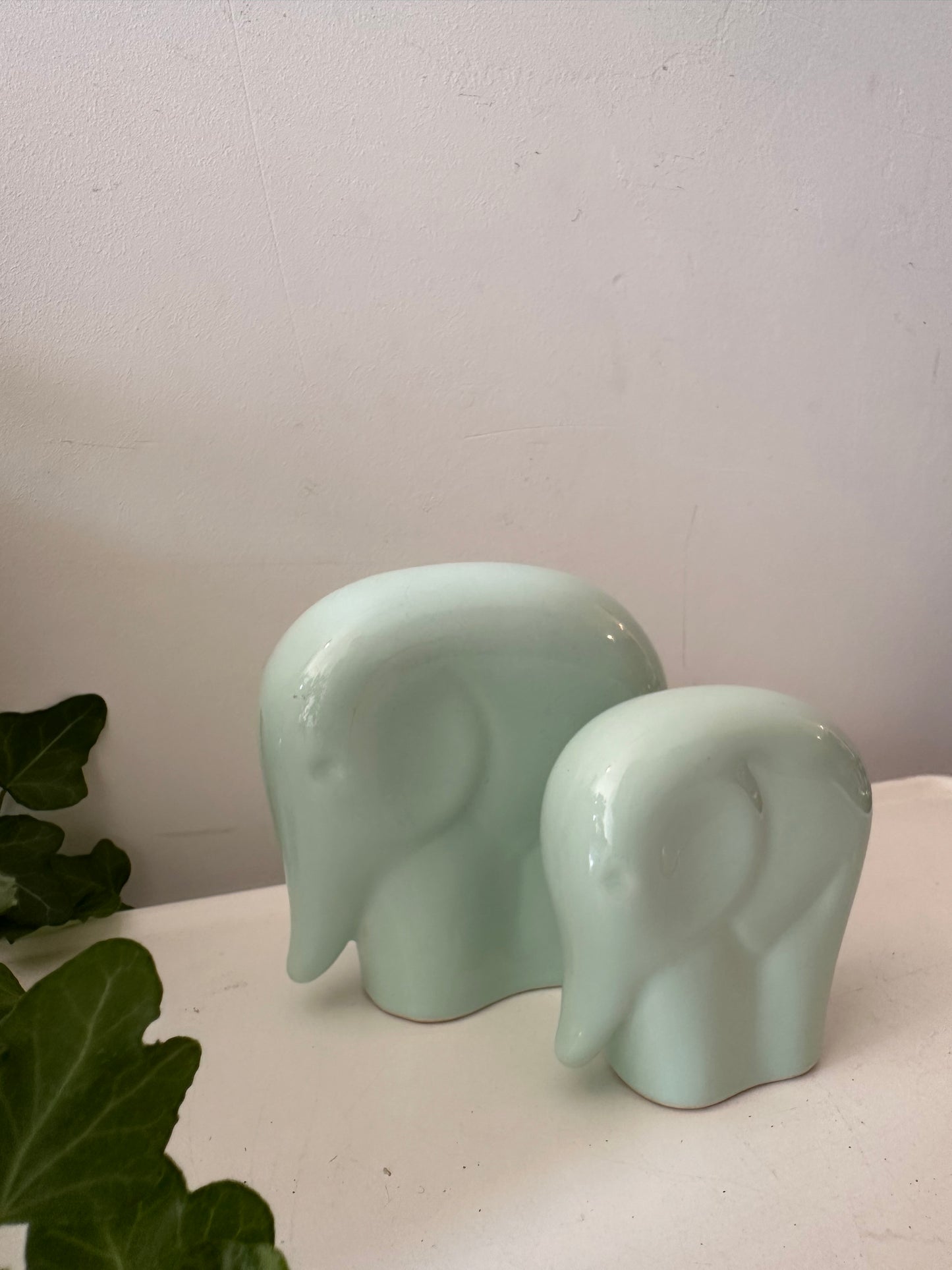 Twee mintgroene olifantjes Scandinavisch design jaren 60/70