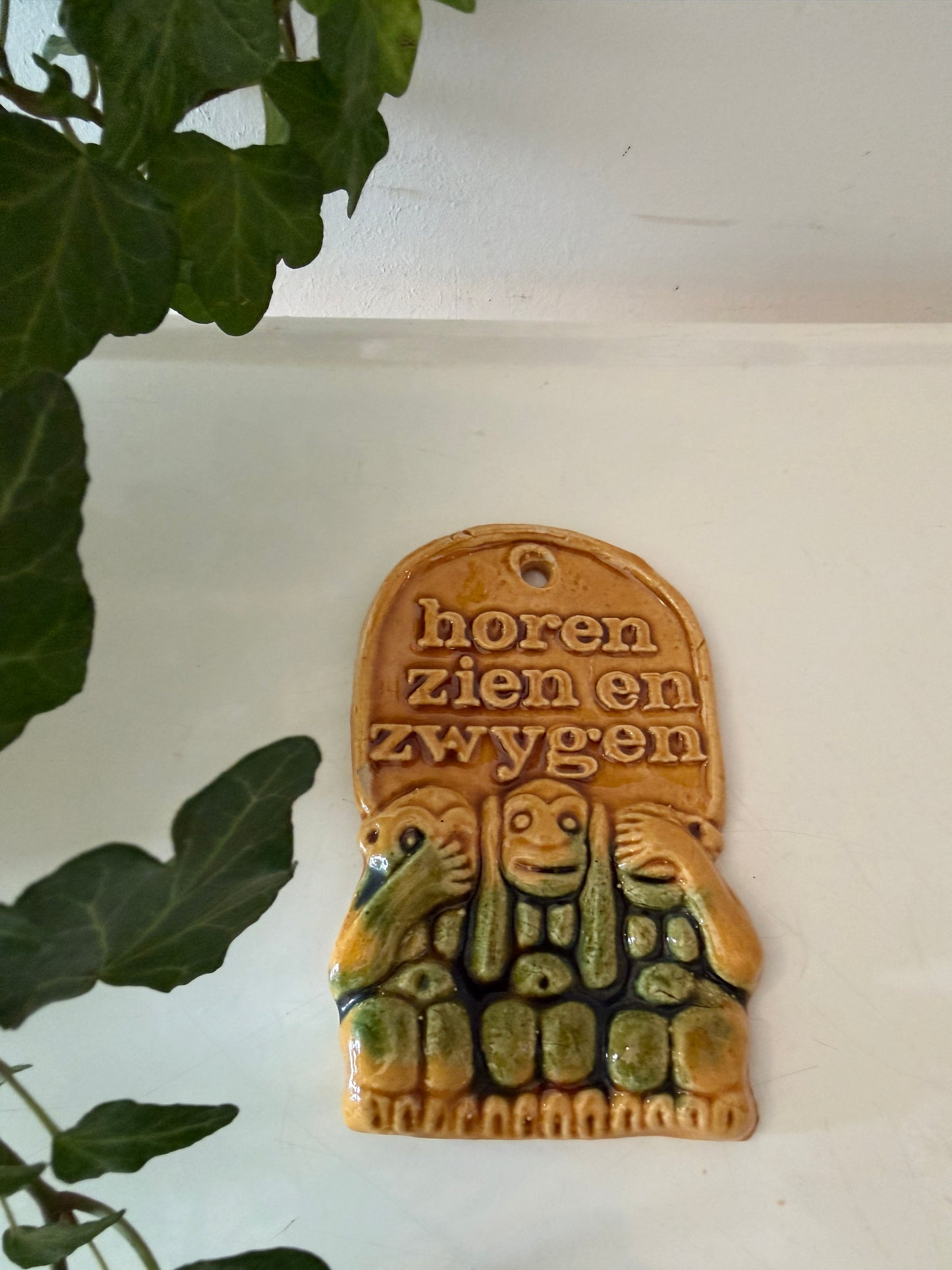 Horen zien en zwijgen tegeltje jaren 80
