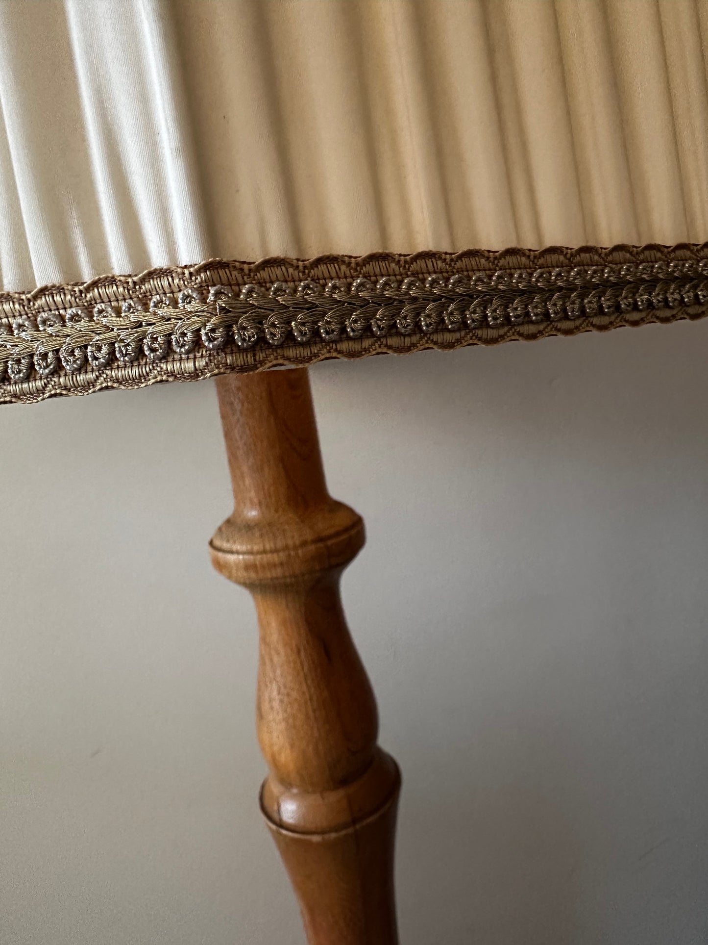 Staande lamp vloerlamp hout met plissé kap