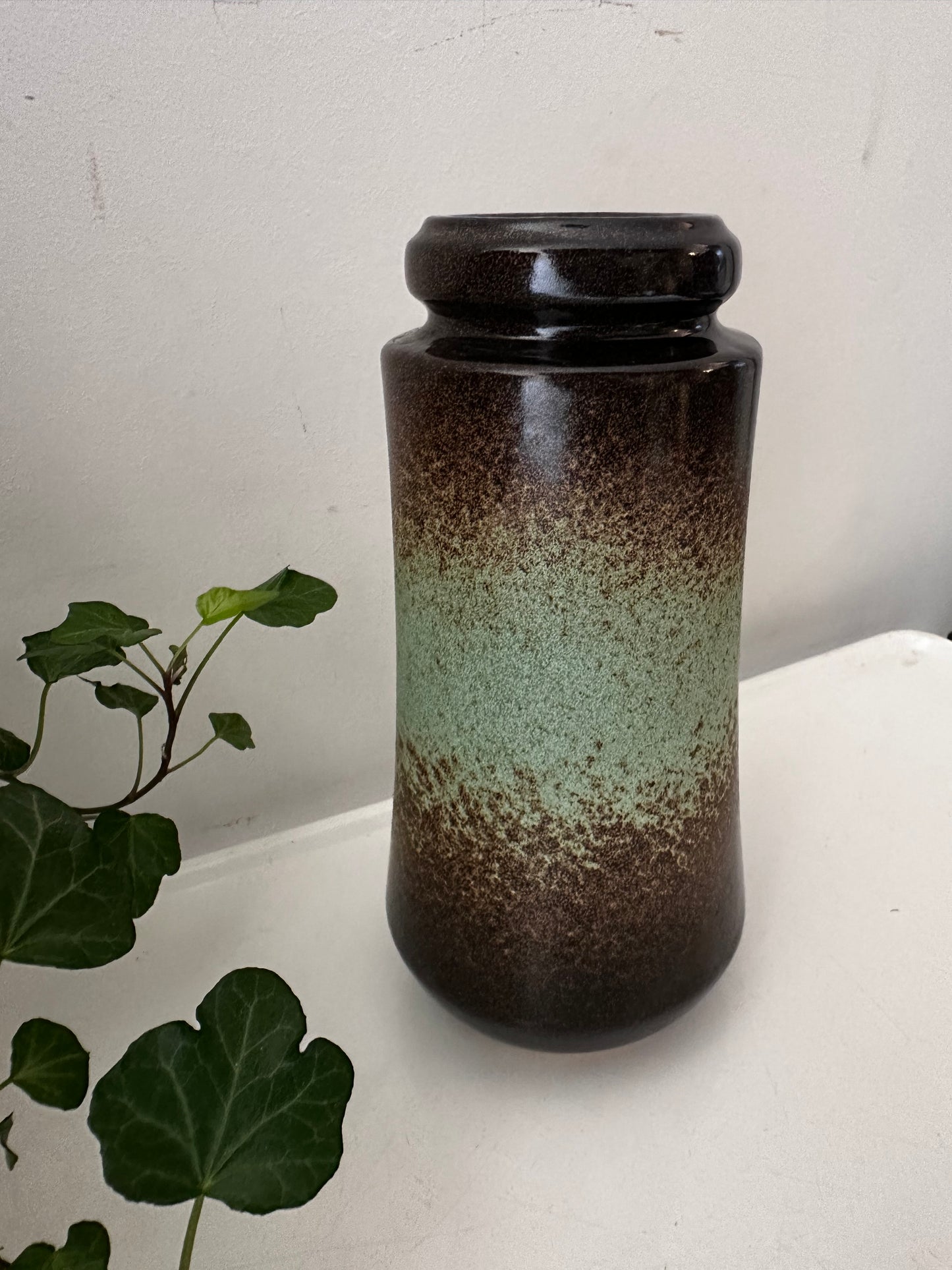 West Germany vaas gemerkt onder