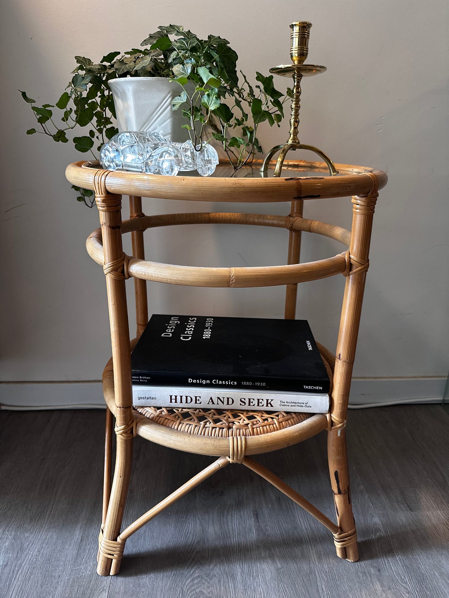 Rotan vintage rond bijzettafeltje