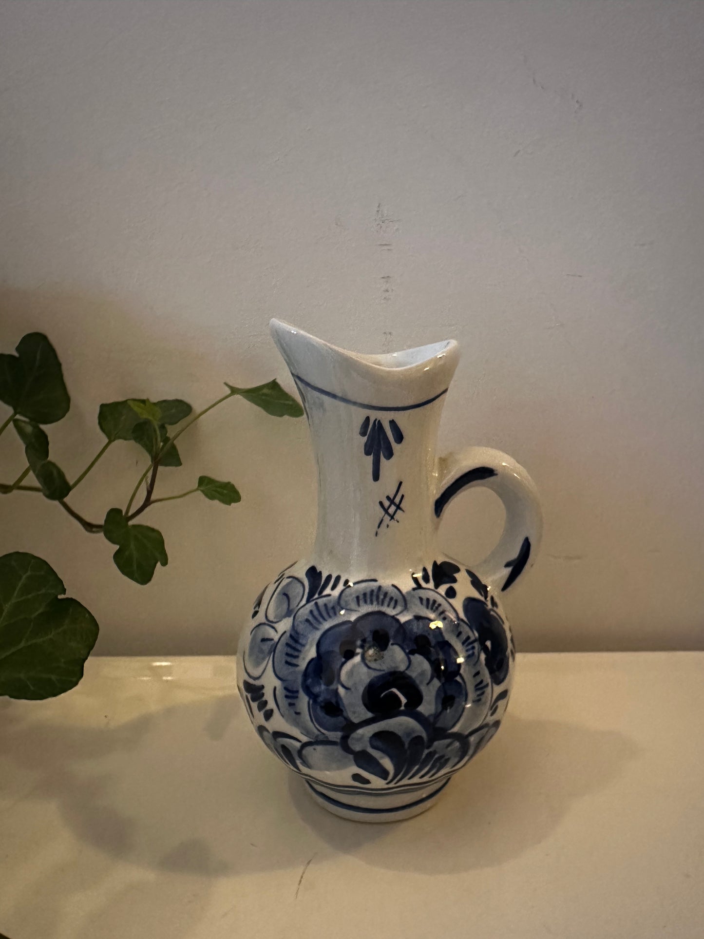 Delft blauw vaasje gemerkt