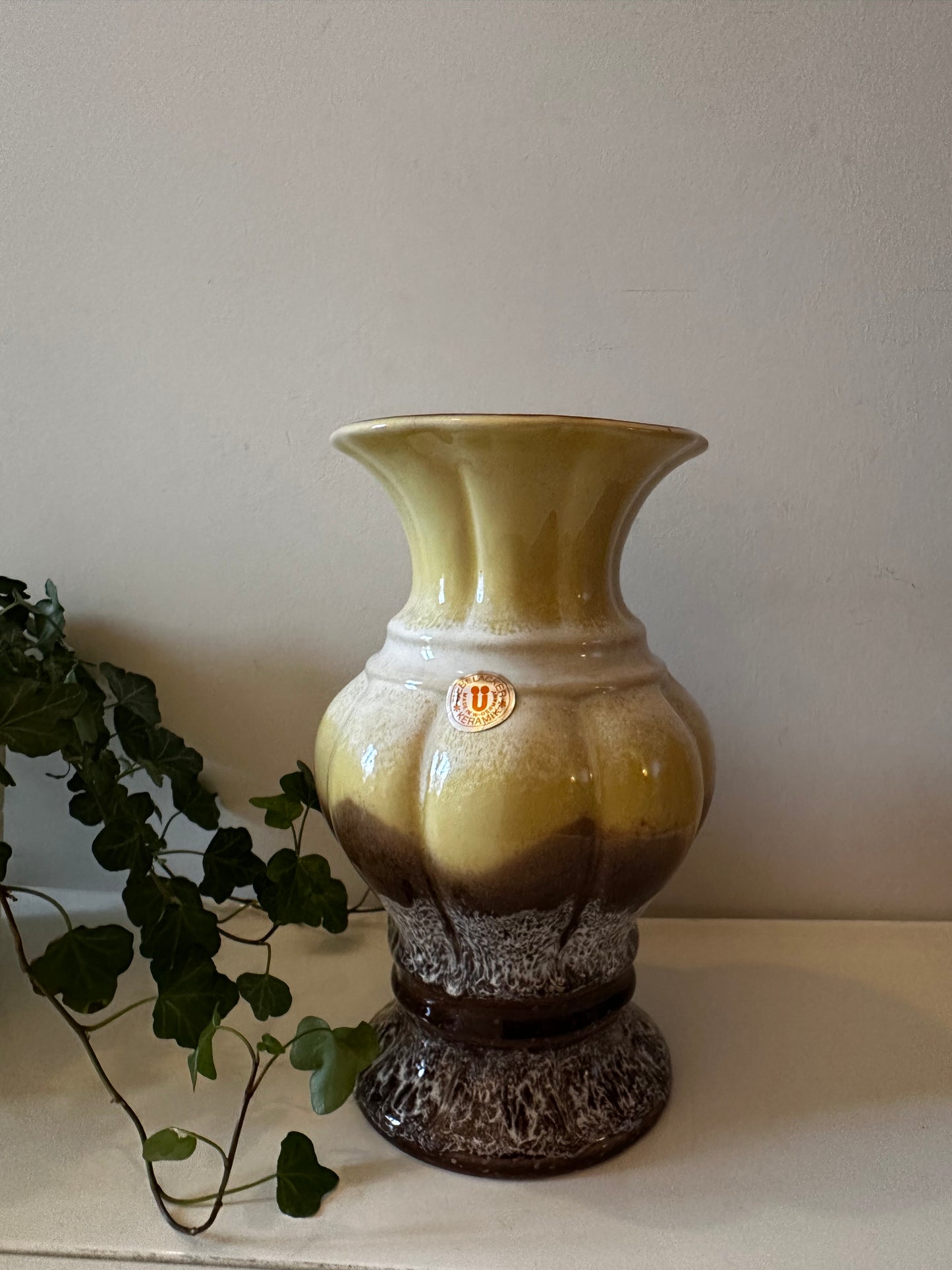 Ueberlacker vaas West Germany vintage