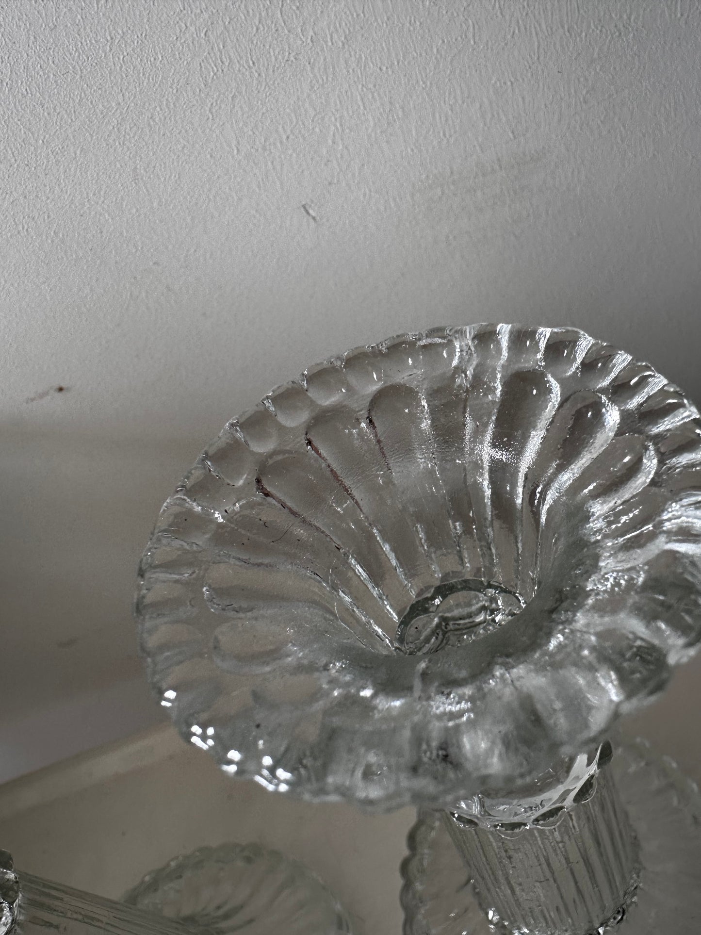 2 Glazen kandelaars jaren 30