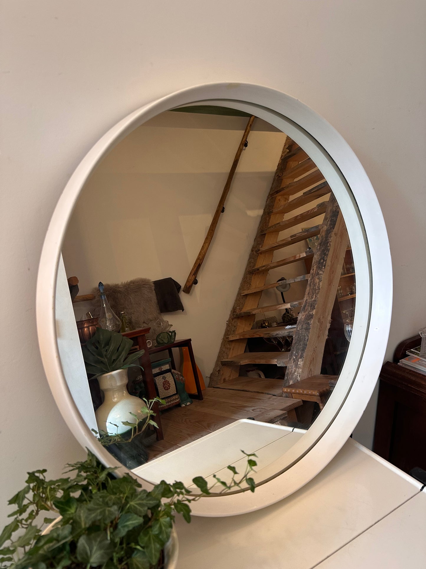 Jaren 70 rond spiegel met witte lijst