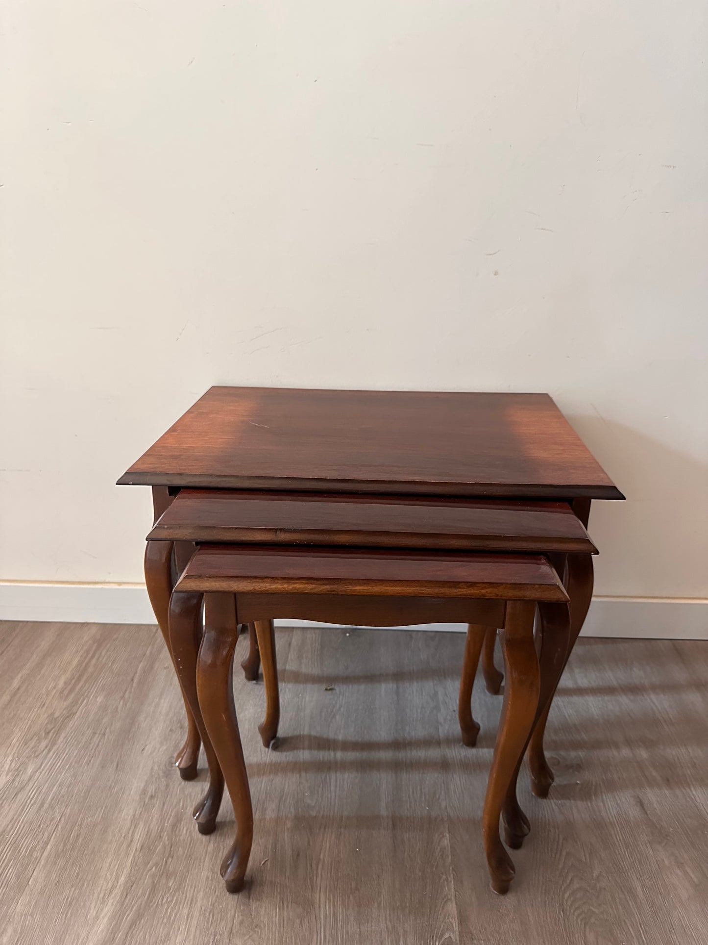 Nesting tables set van 3