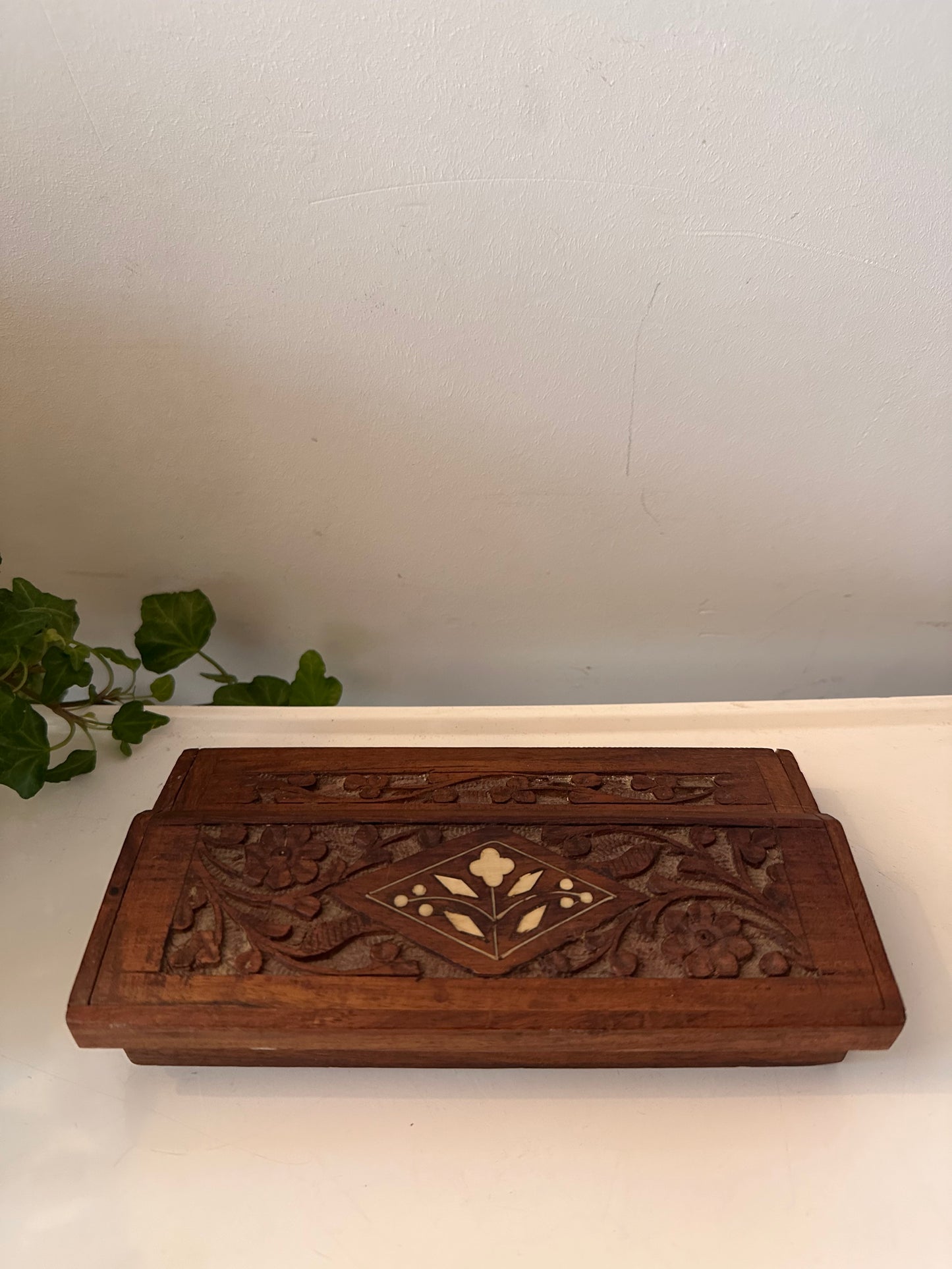 Handgemaakt houten Pennenbakje met inleg been motief