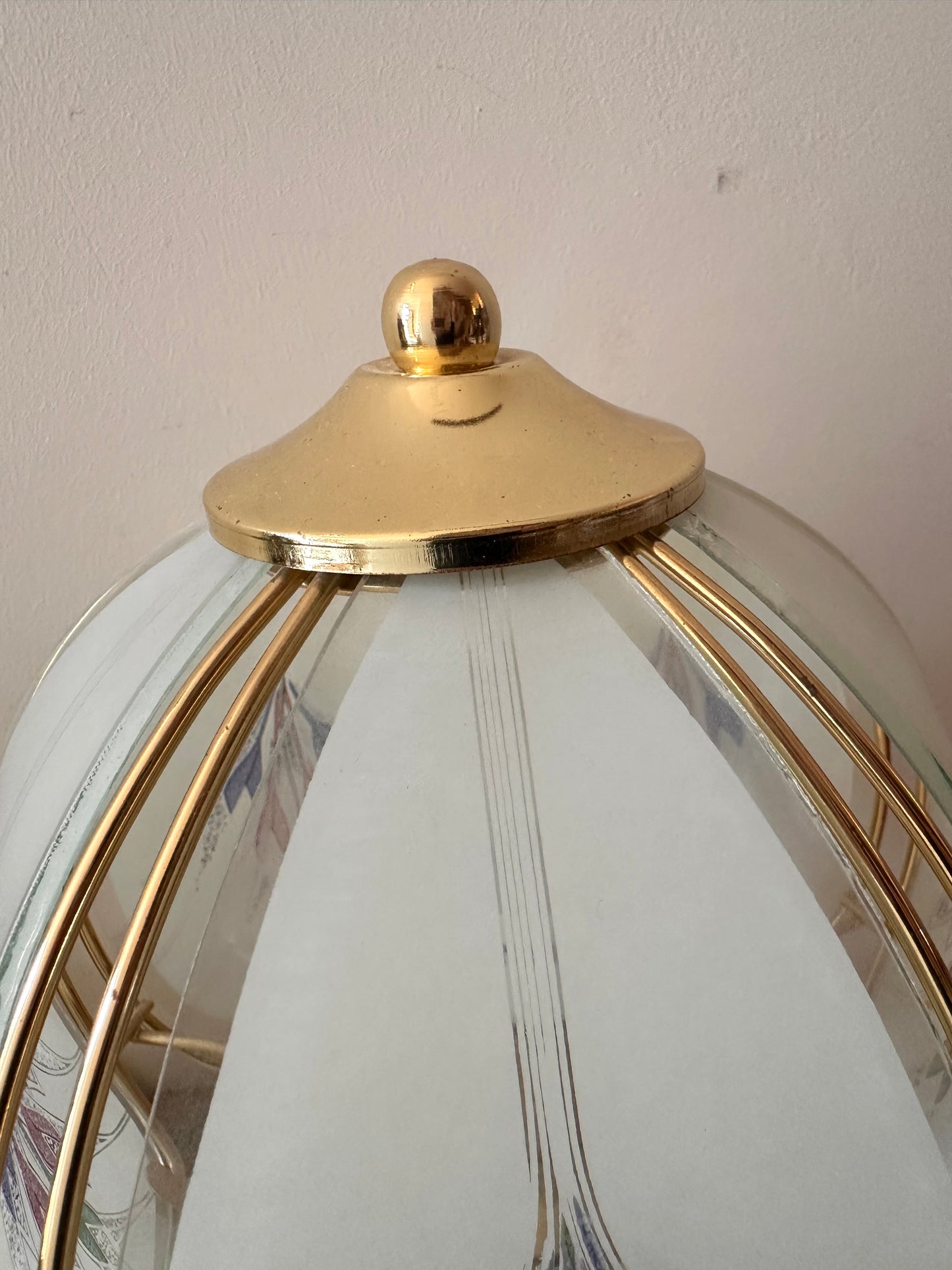 Tafellamp met glas en messing look