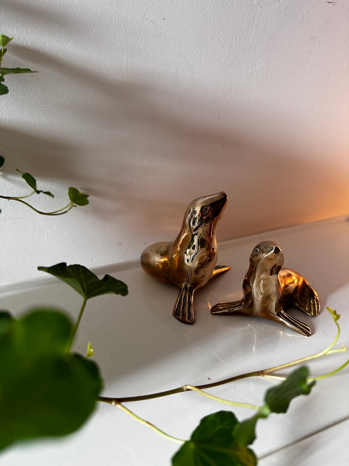 Messing set van twee zeehondjes